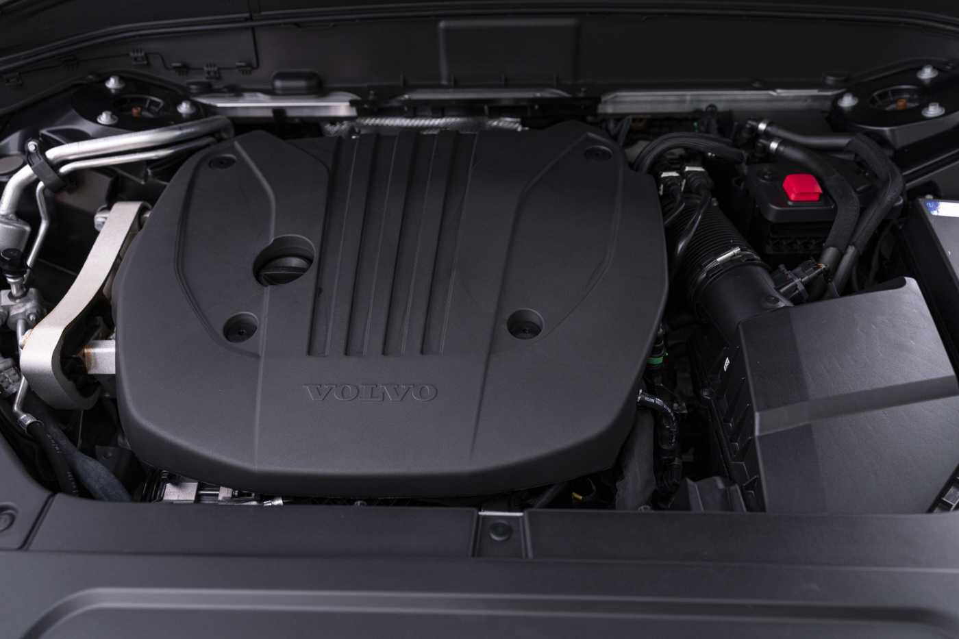 Volvo  L Series MY23 Plus B5 Geartronic AWD