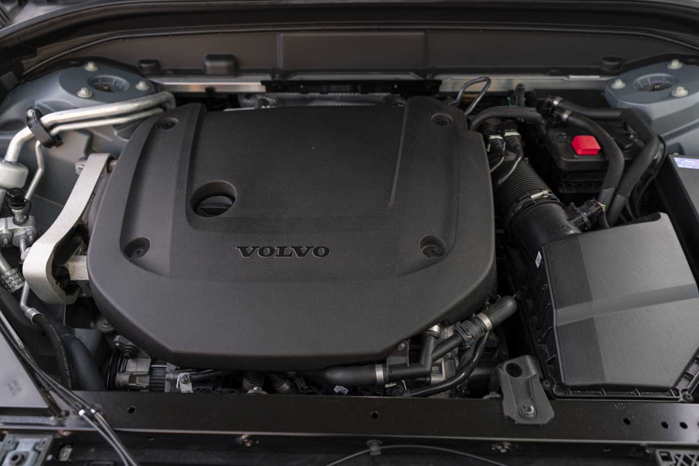 Volvo  XC60 Ultimate, B6 AWD mild hybrid, Petrol, Dark