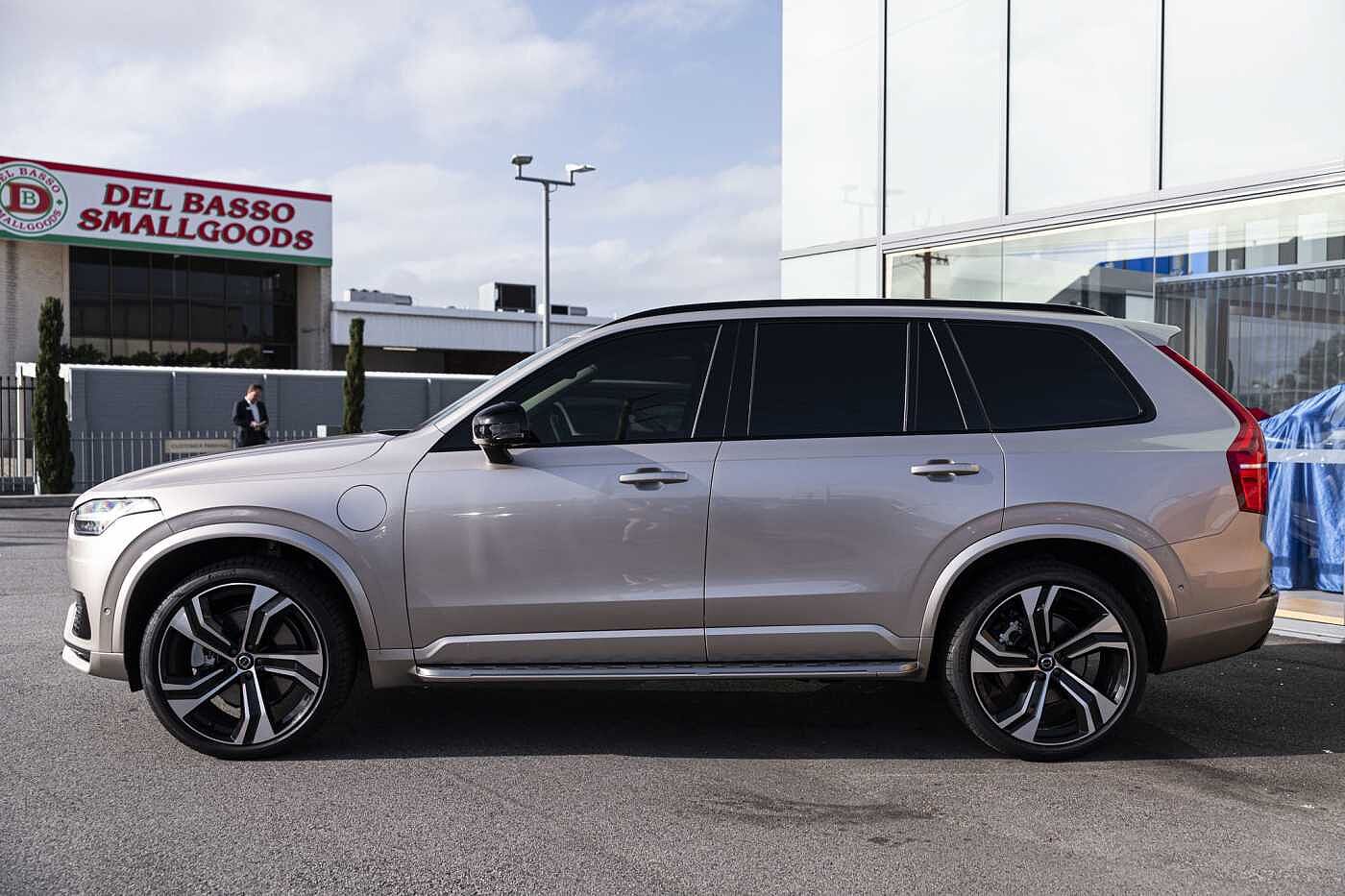 Volvo  XC90 Recharge Ultimate, T8 eAWD Plug-in hybrid, Electric/Petrol, Dark, 7 Seats