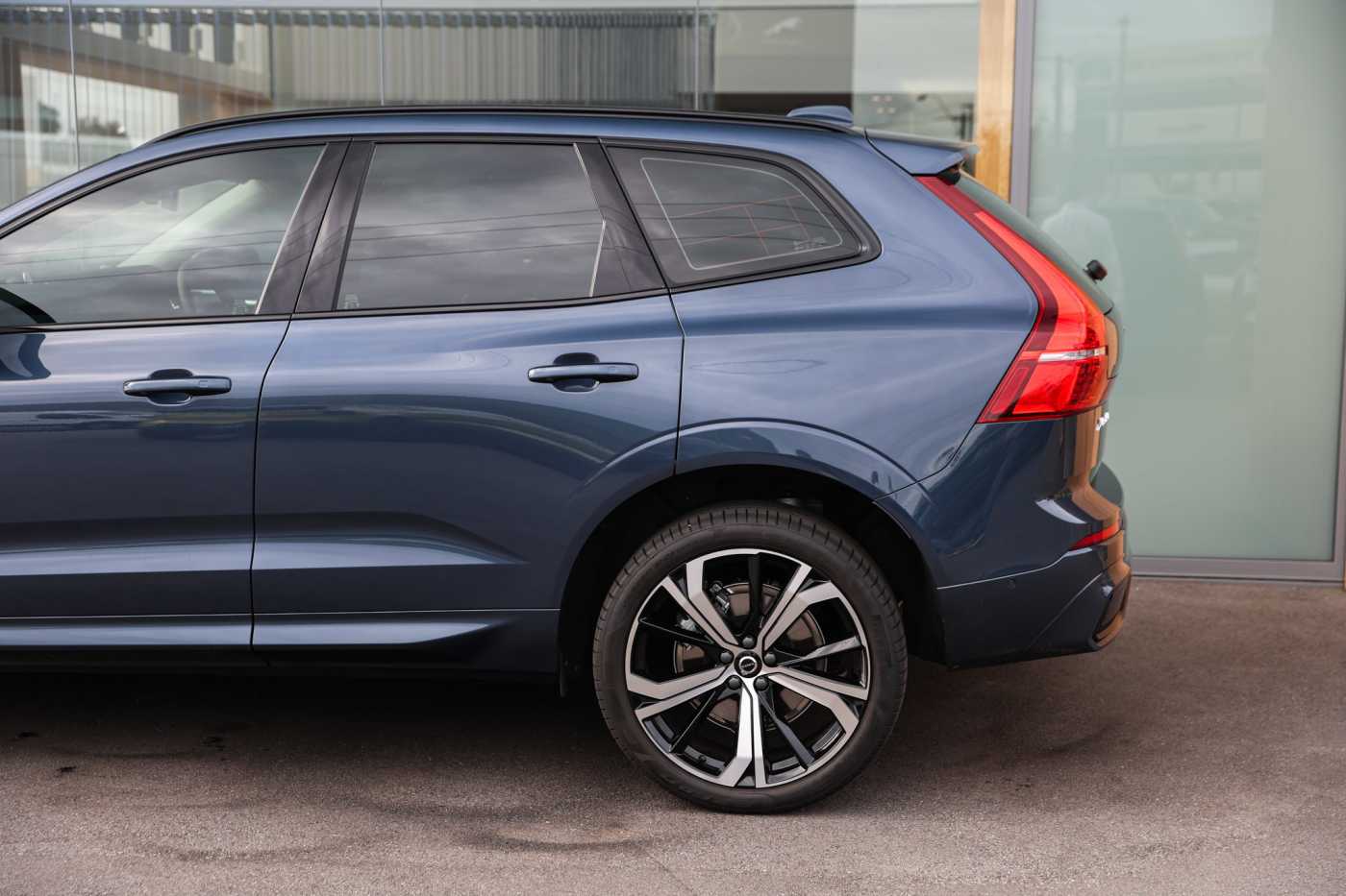 Volvo  XC60 Ultimate, B6 Mild Hybrid, Petrol, Dark