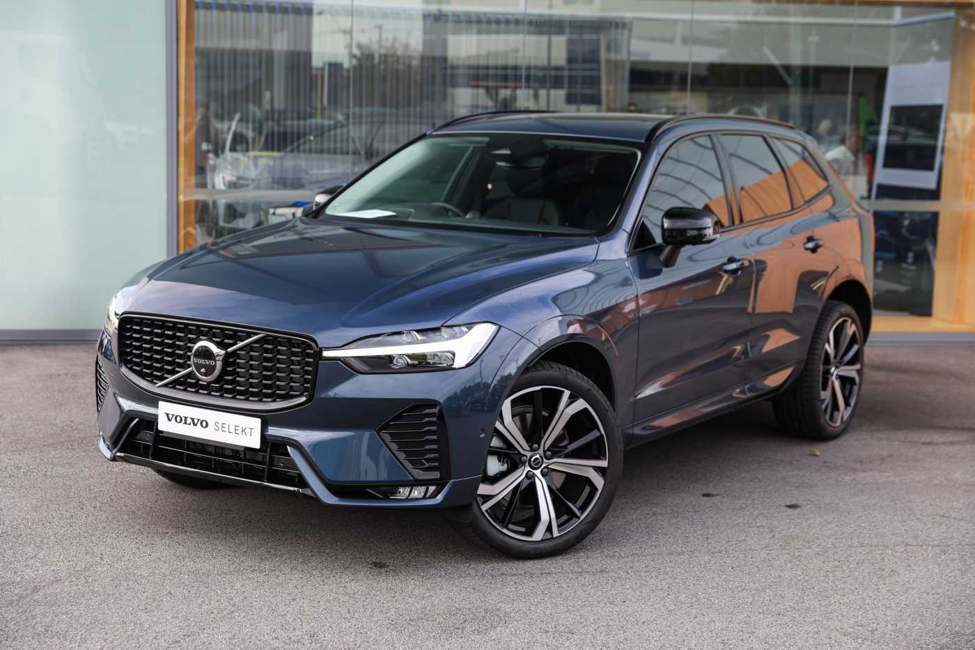 Volvo  XC60 Ultimate, B6 Mild Hybrid, Petrol, Dark