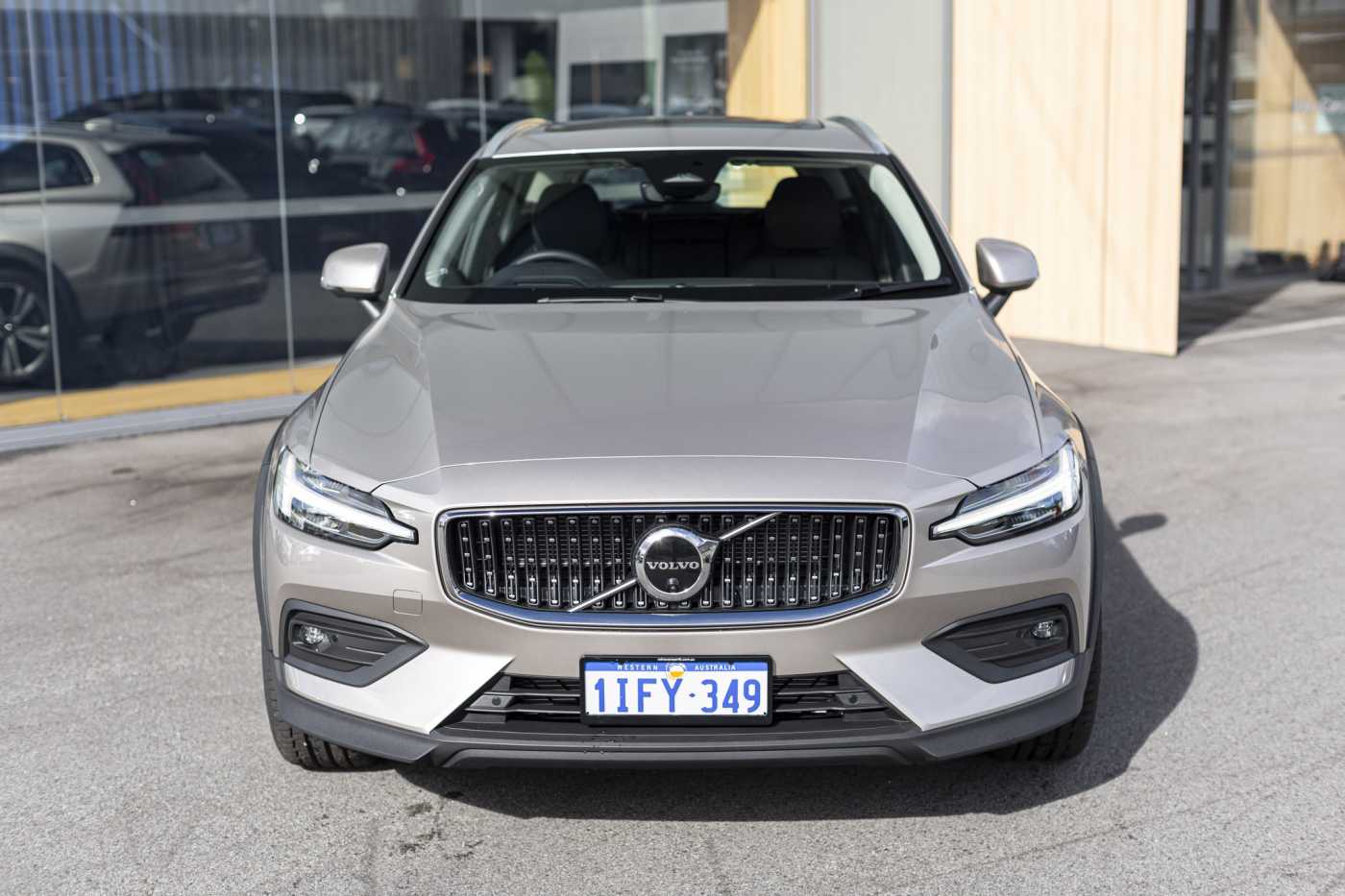 Volvo  V60 Cross Country Ultimate, B5 AWD Mild hybrid, Petrol, Bright