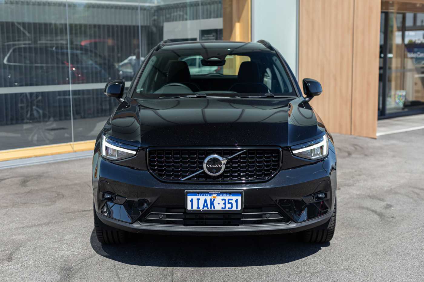 Volvo  XC40 Ultimate, B5 Mild Hybrid, Petrol, Dark