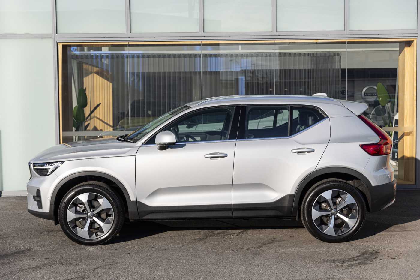 Volvo  XC40 Ultimate, B4 AWD Mild hybrid, Petrol, Bright