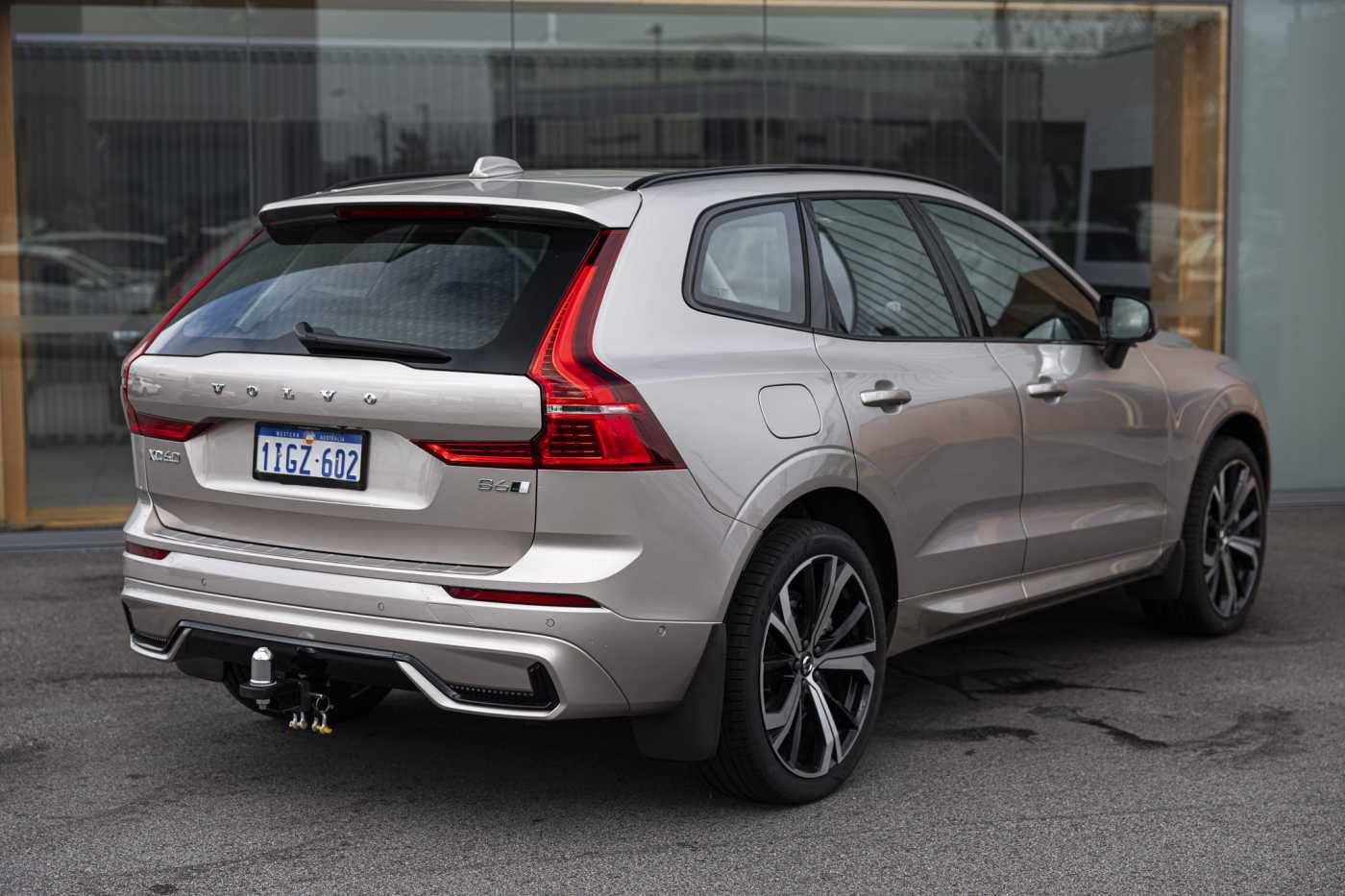 Volvo  UZ MY23 Ultimate B6 AWD Dark