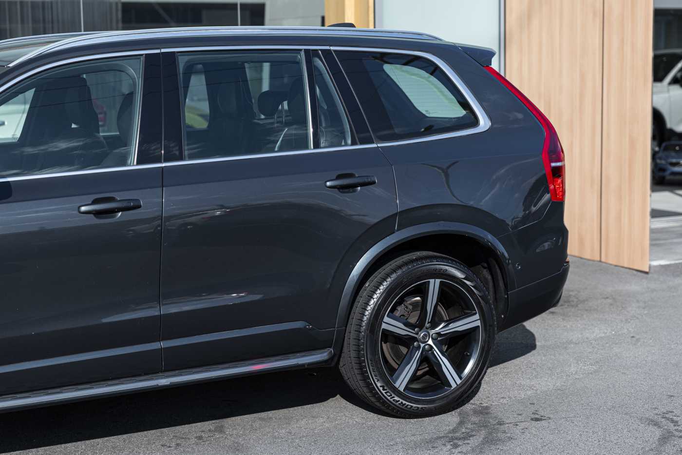 Volvo  XC90 T6 R-Design