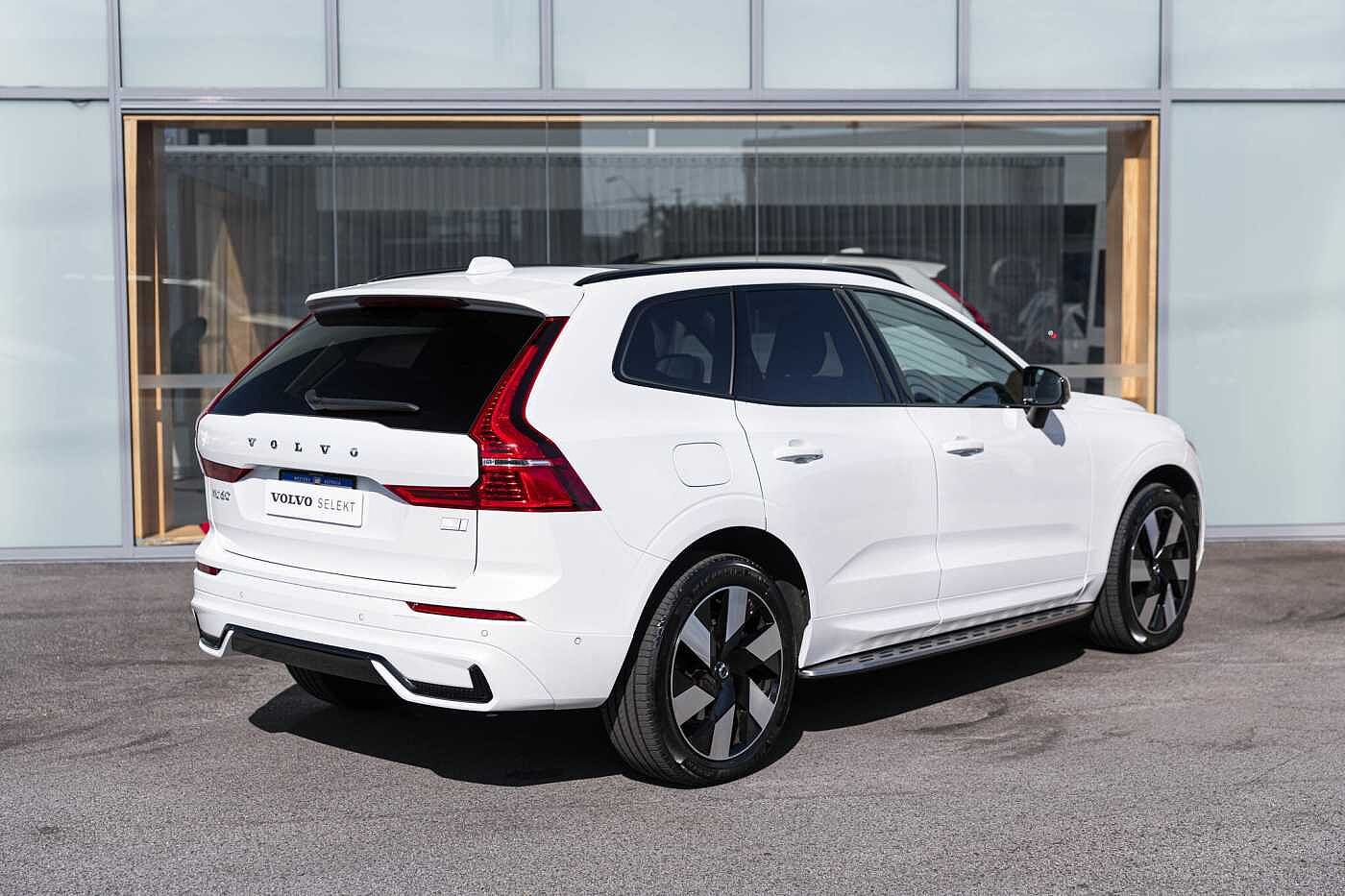 Volvo  XC60 Recharge Plus, T8 AWD Plug-in hybrid, Electric/Petrol, Dark