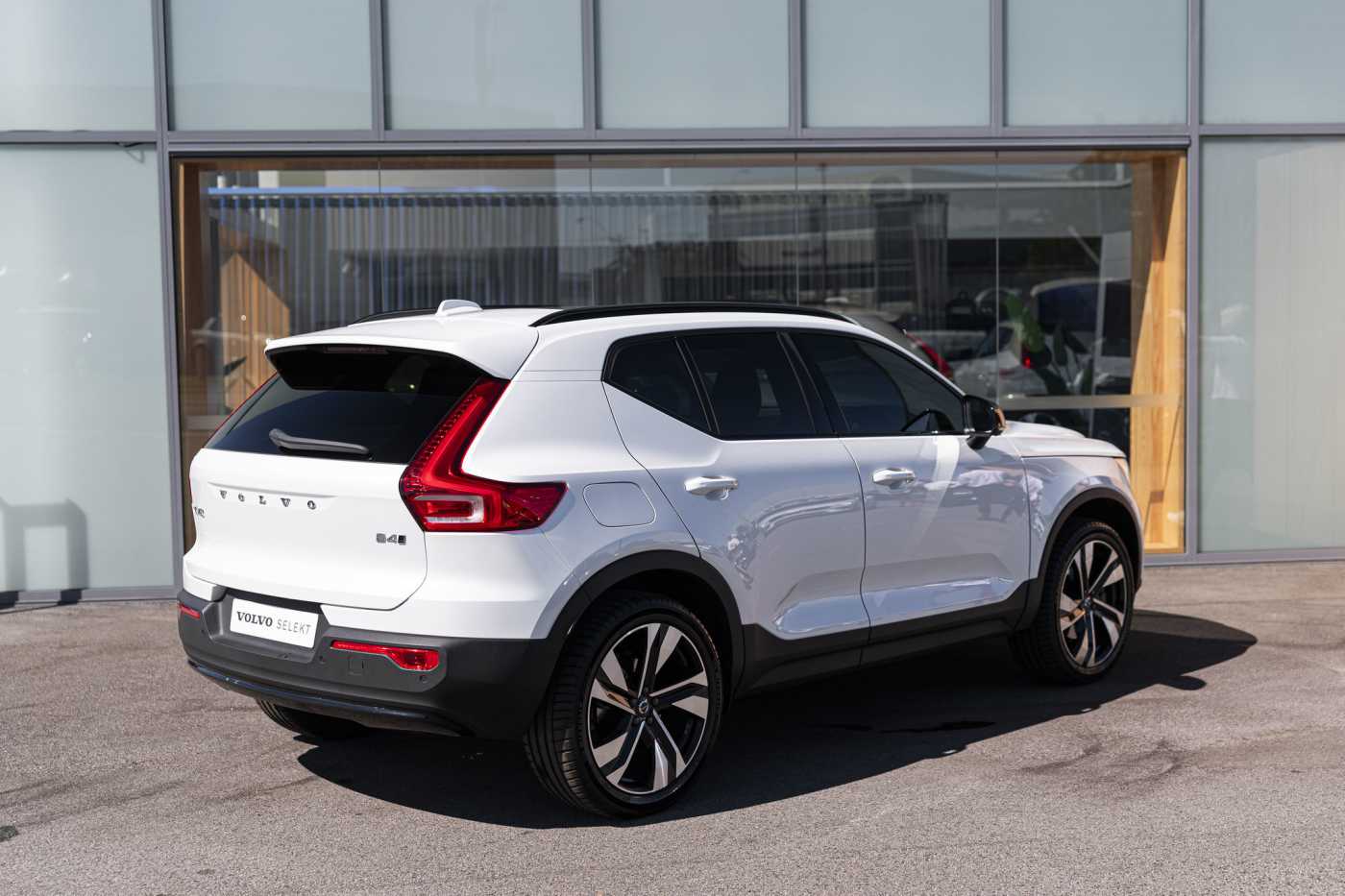Volvo  XZ MY25 Ultra B4 AWD Dark
