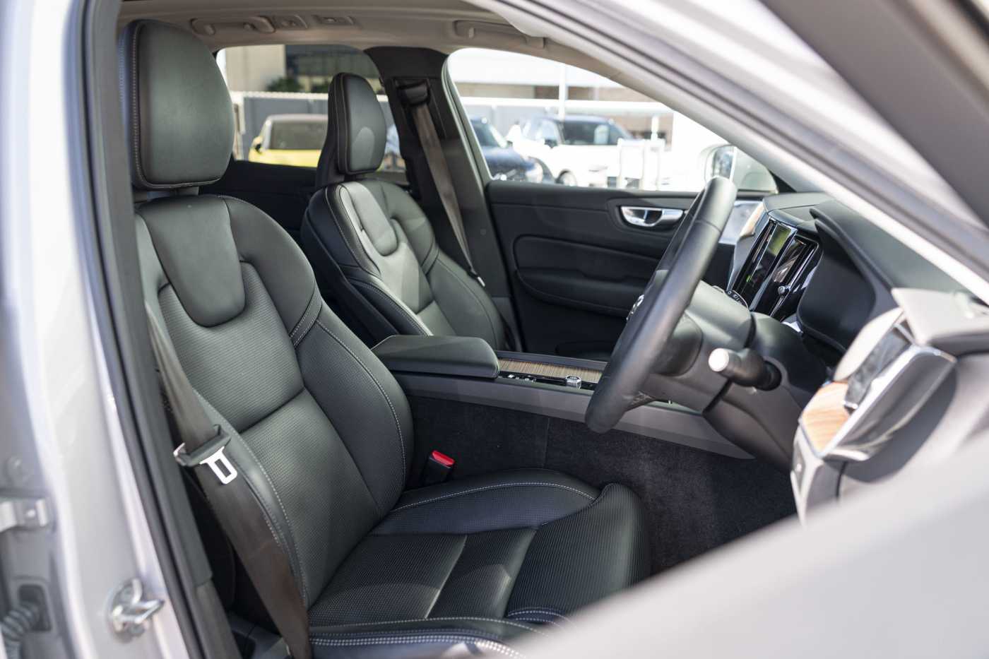 Volvo  XC60 Ultimate, B5 Mild Hybrid, Petrol, Bright