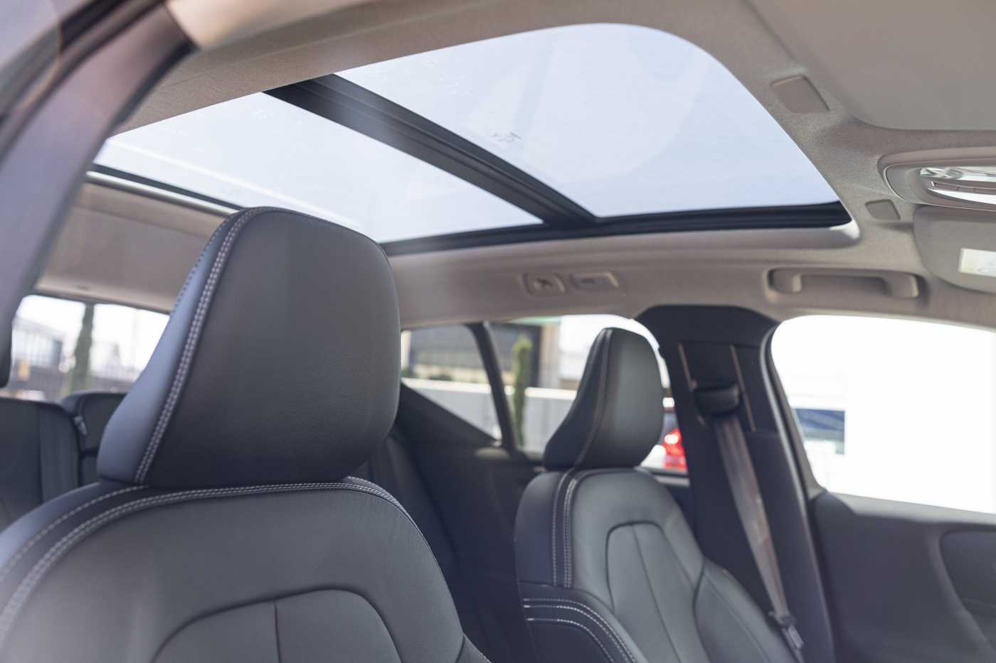 Volvo  XC40 Plus, B4 Mild hybrid, Petrol