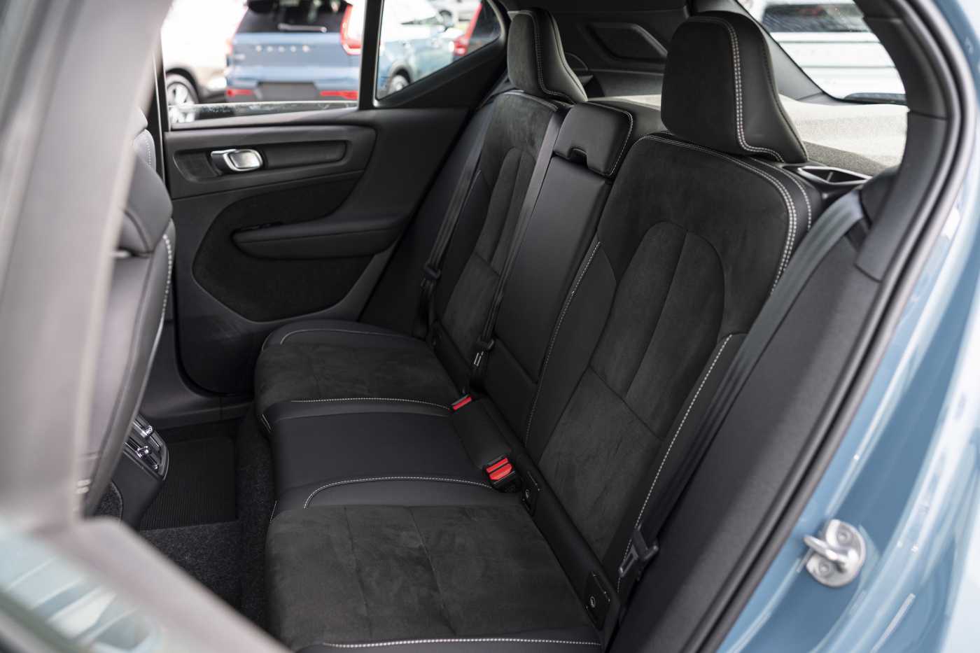 Volvo  XC40 Ultimate, B5 Mild Hybrid, Petrol, Dark