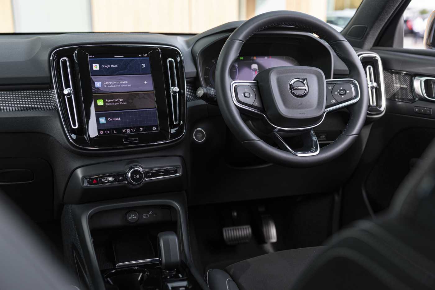 Volvo  XC40 Ultimate, B5 Mild Hybrid, Petrol, Dark