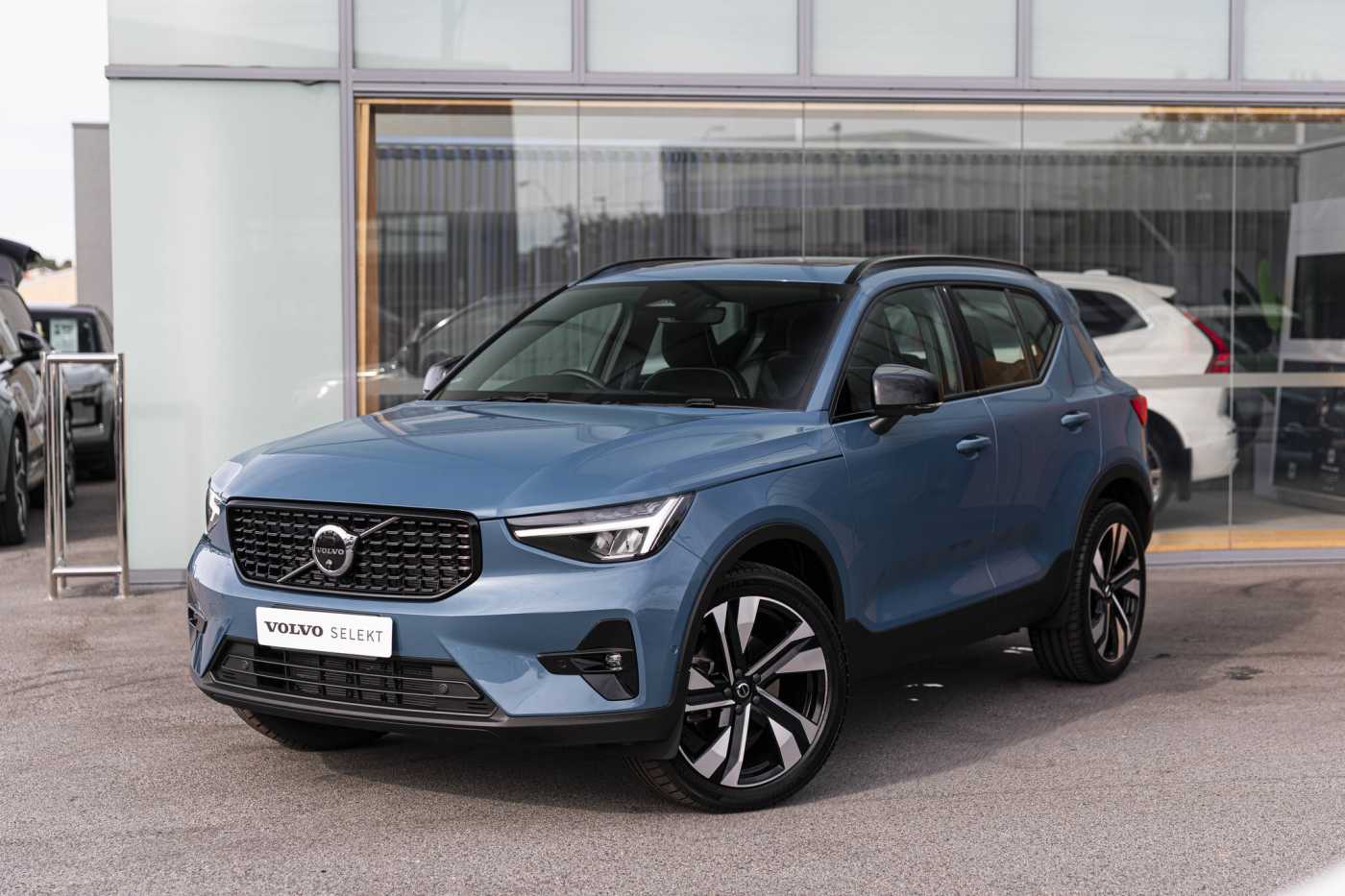 Volvo  XC40 Ultimate, B5 Mild Hybrid, Petrol, Dark
