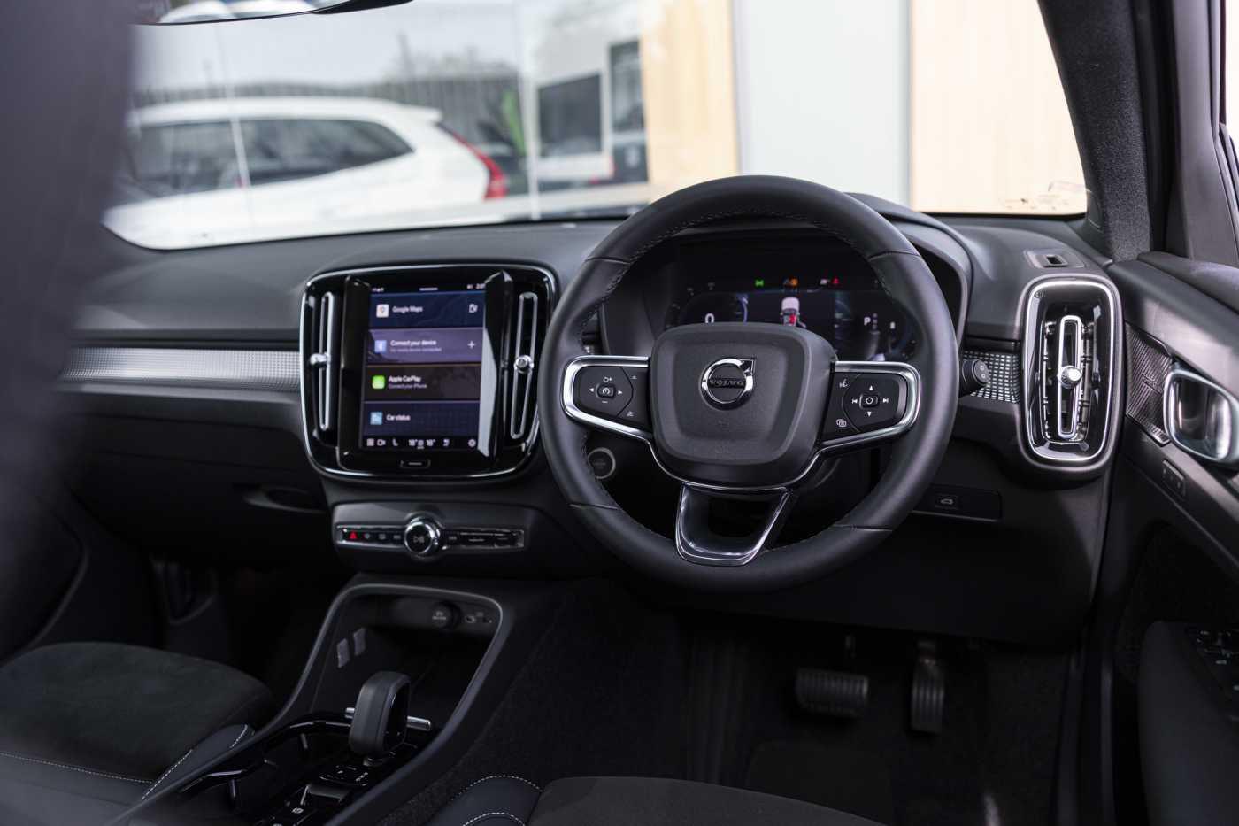 Volvo  XC40 Ultimate, B5 Mild Hybrid, Petrol, Dark
