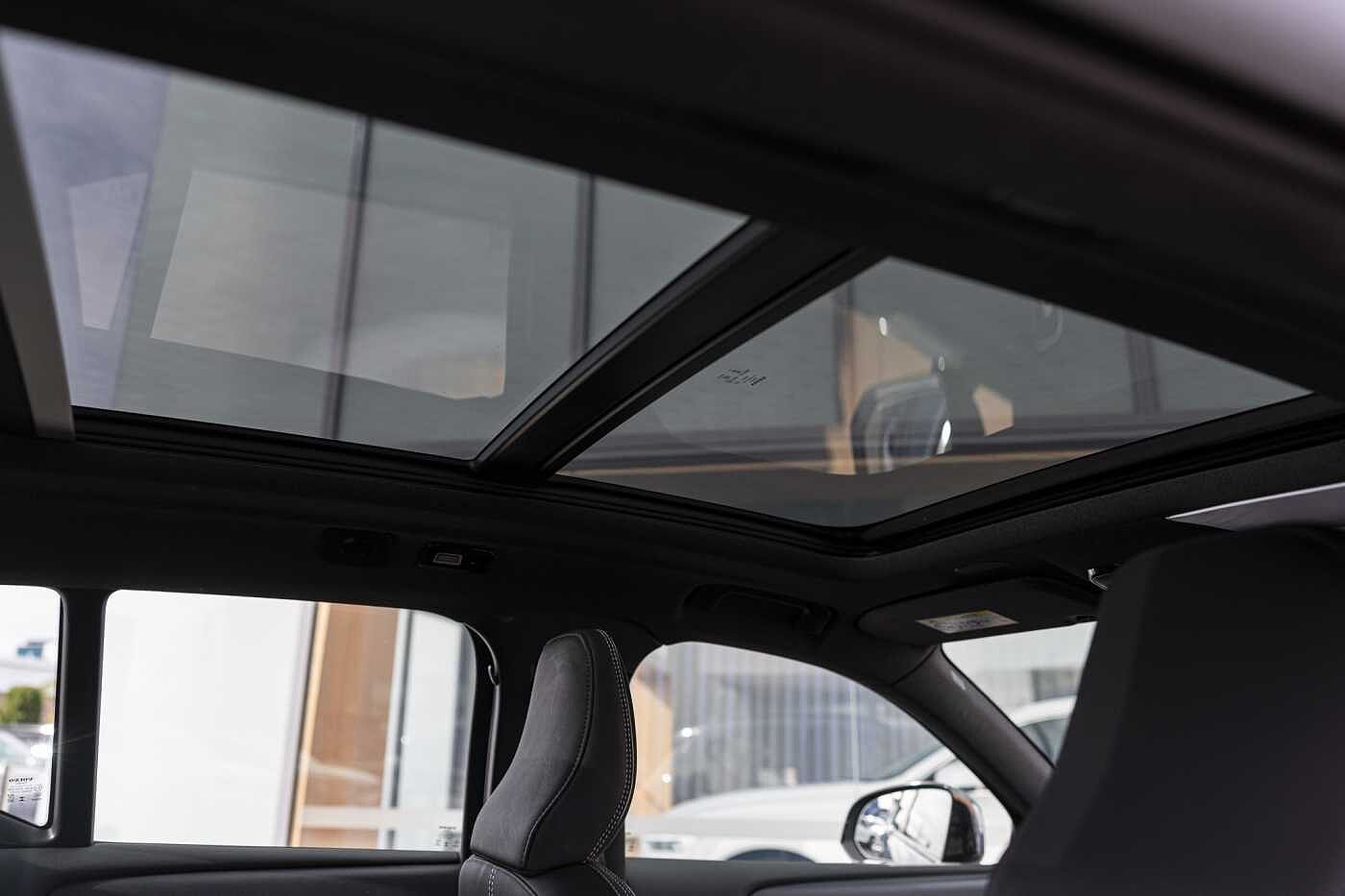 Volvo  XC40 Ultimate, B5 Mild Hybrid, Petrol, Dark