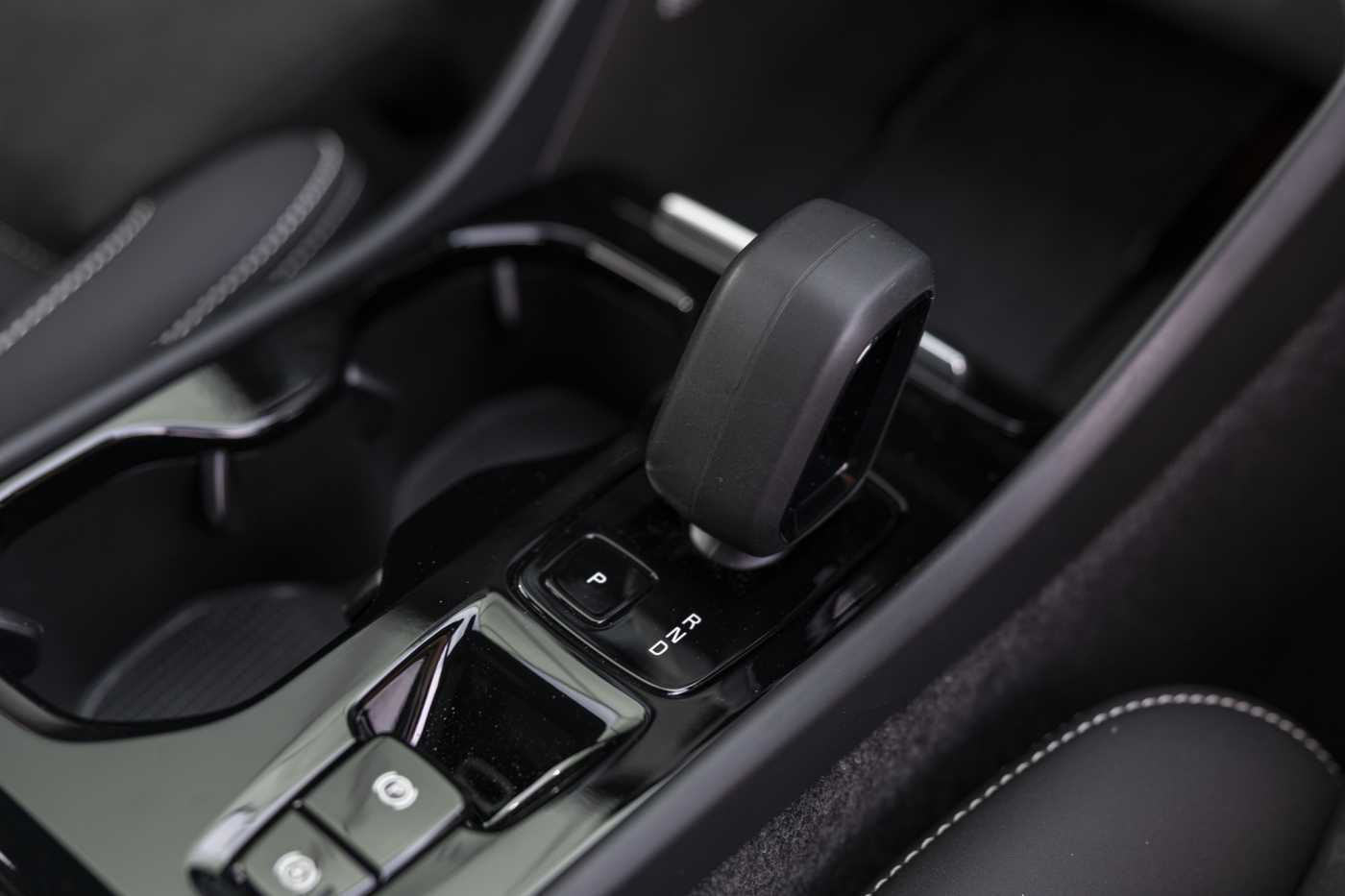 Volvo  XC40 Ultimate, B5 Mild Hybrid, Petrol, Dark