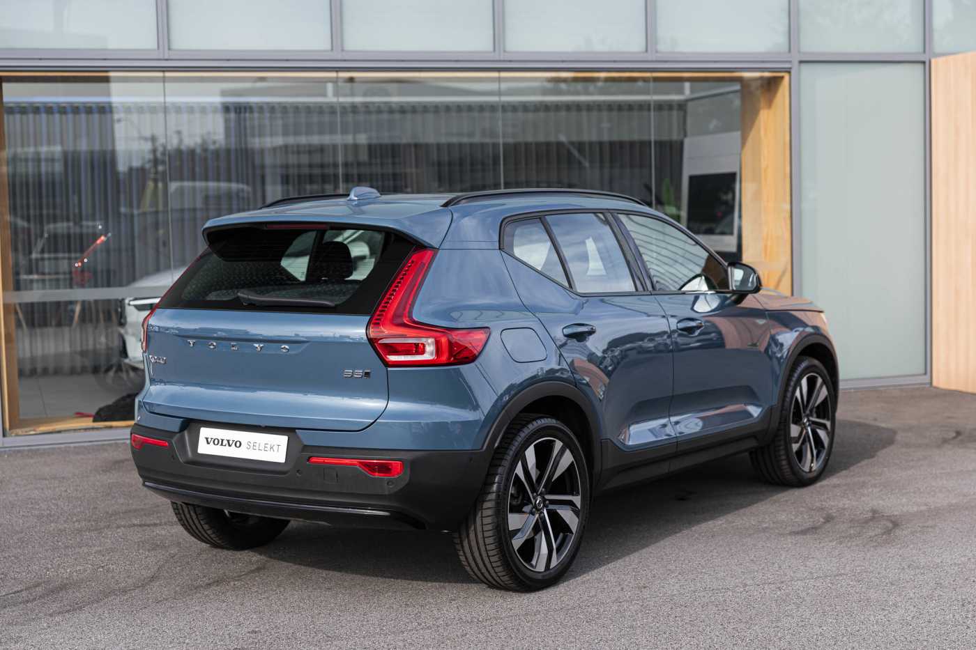Volvo  XC40 Ultimate, B5 Mild Hybrid, Petrol, Dark