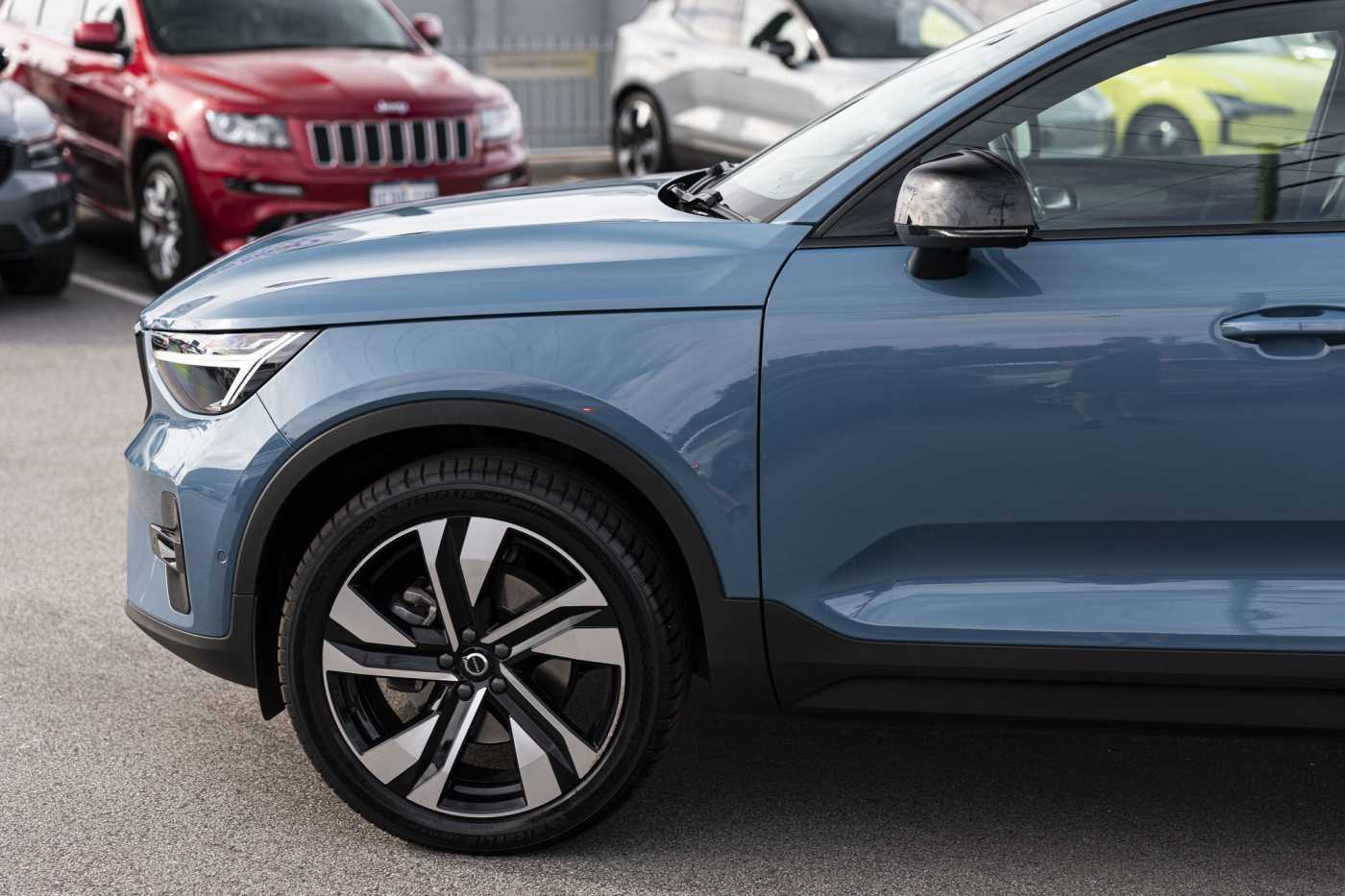 Volvo  XC40 Ultimate, B5 Mild Hybrid, Petrol, Dark