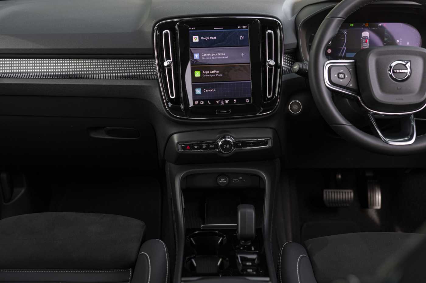 Volvo  XC40 Ultimate, B5 Mild Hybrid, Petrol, Dark