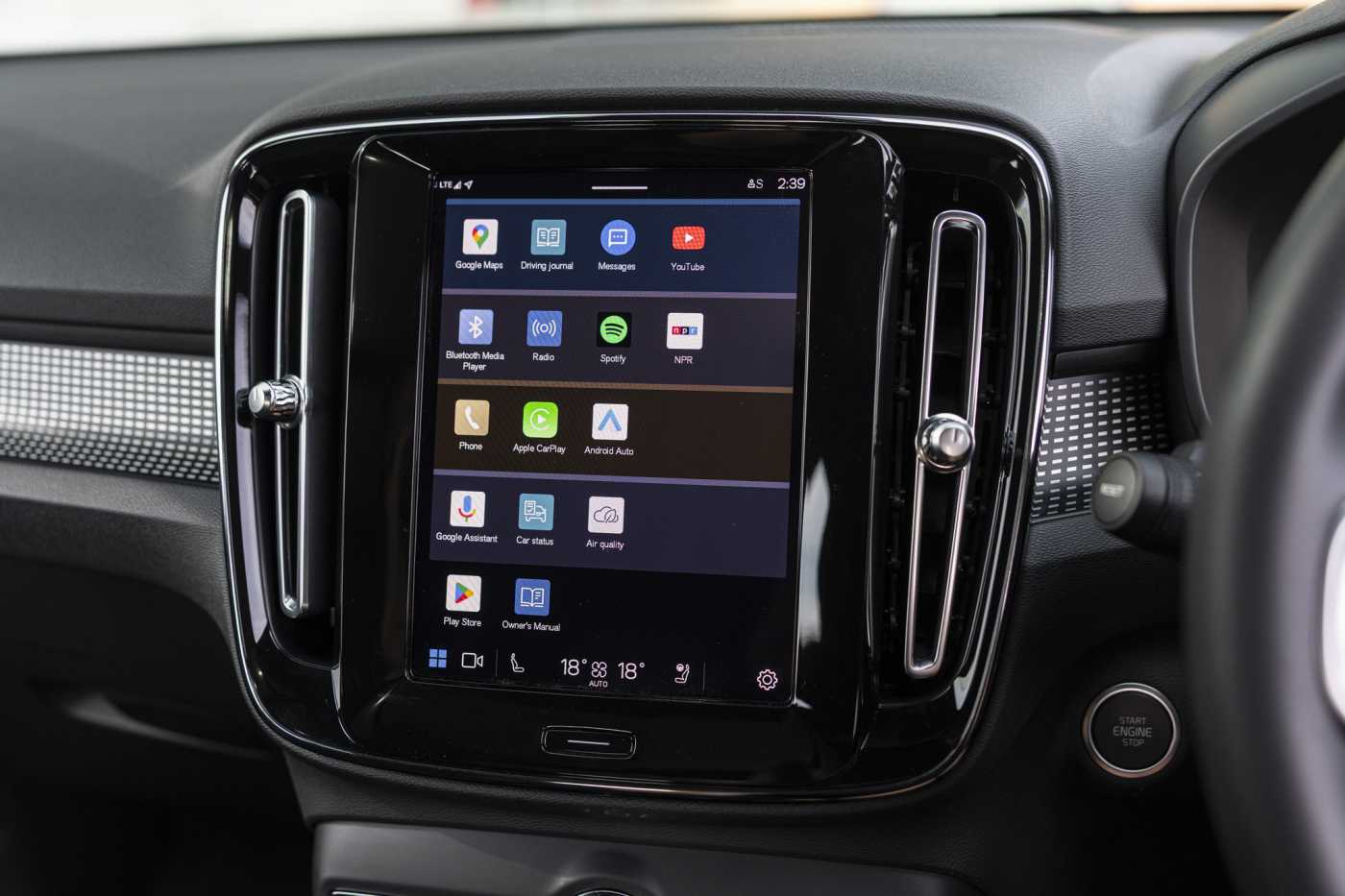 Volvo  XC40 Ultimate, B5 Mild Hybrid, Petrol, Dark