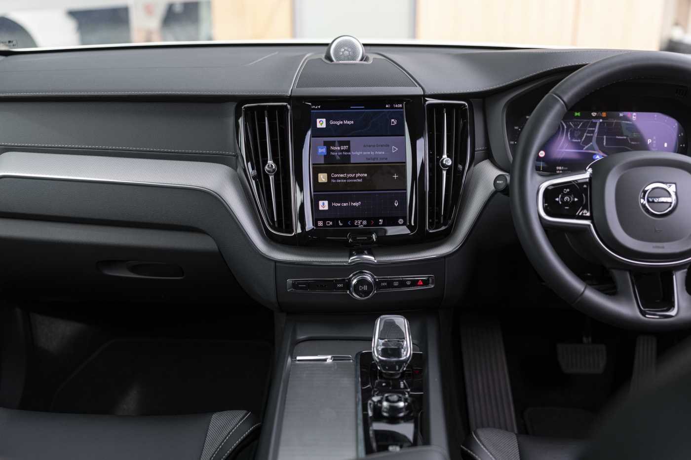Volvo  XC60 Ultimate, B6 AWD mild hybrid, Petrol, Dark