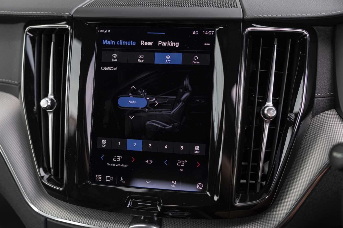 Volvo  XC60 Ultimate, B6 AWD mild hybrid, Petrol, Dark