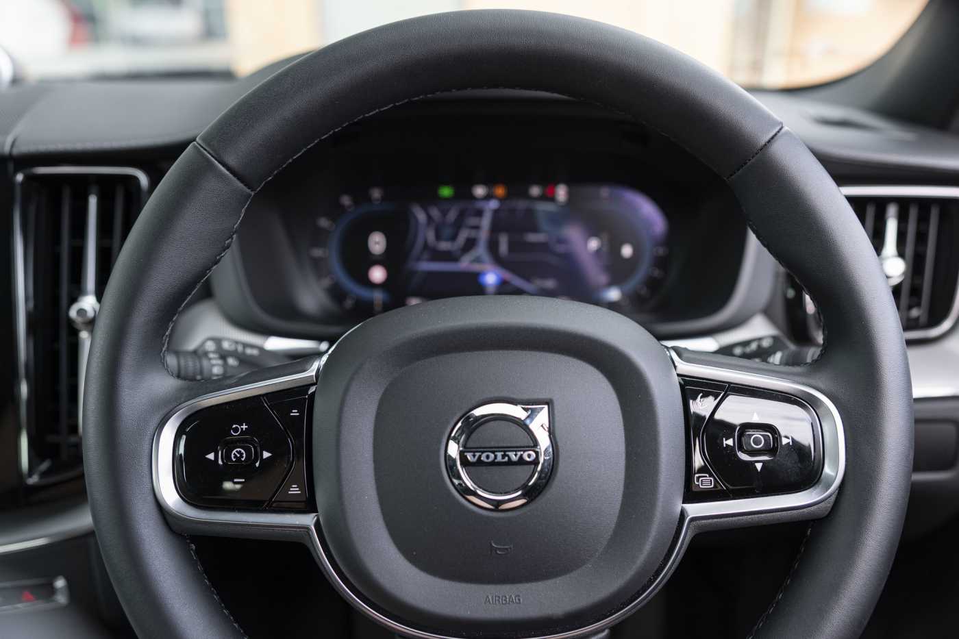 Volvo  XC60 Ultimate, B6 AWD mild hybrid, Petrol, Dark