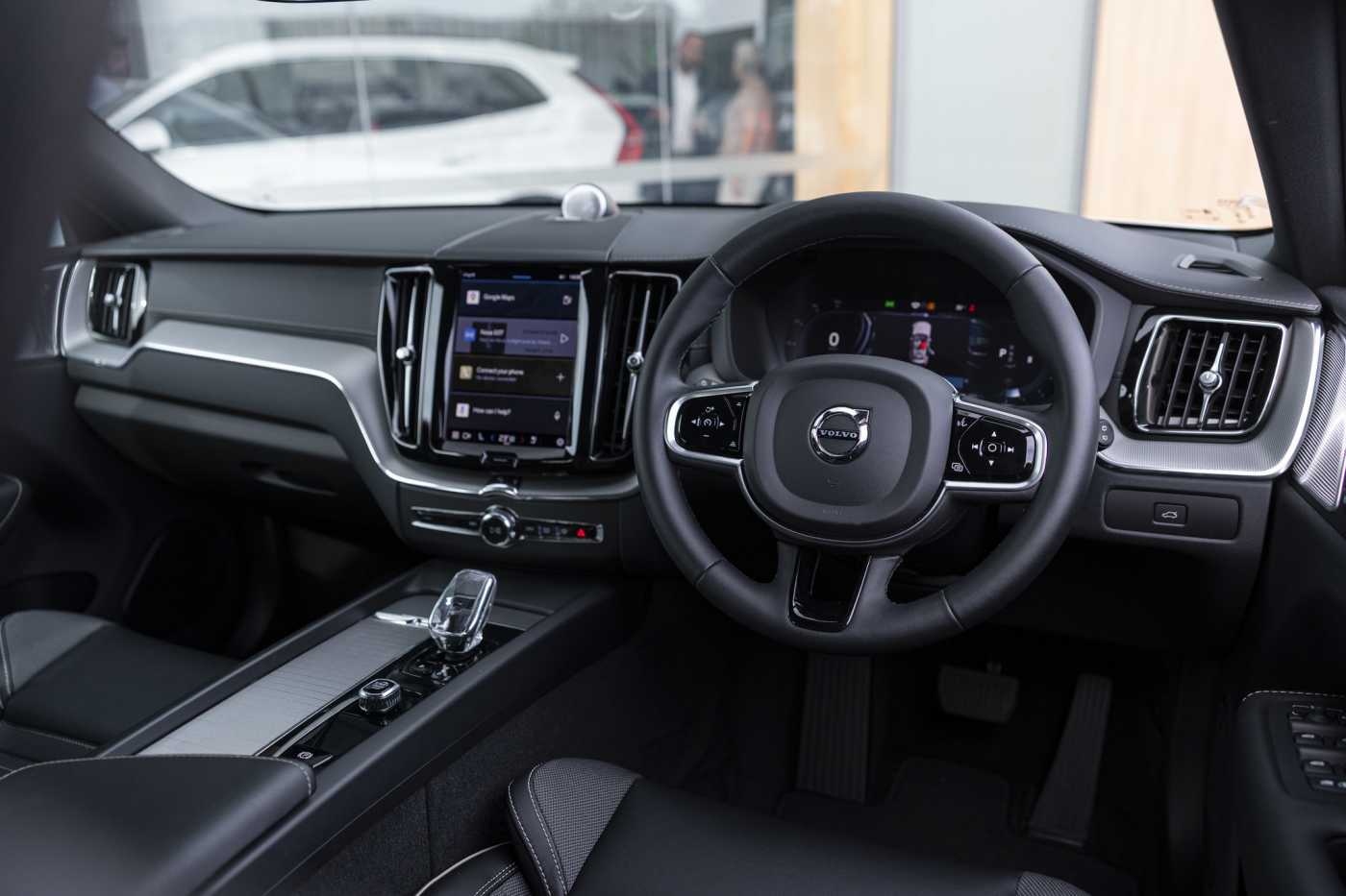 Volvo  XC60 Ultimate, B6 AWD mild hybrid, Petrol, Dark