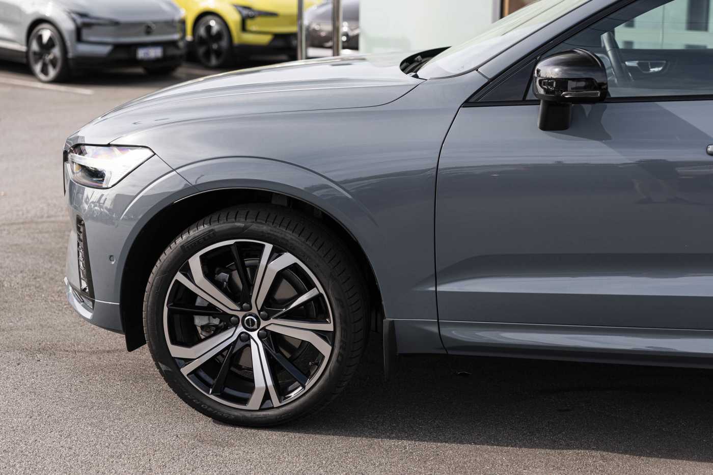 Volvo  XC60 Ultimate, B6 AWD mild hybrid, Petrol, Dark