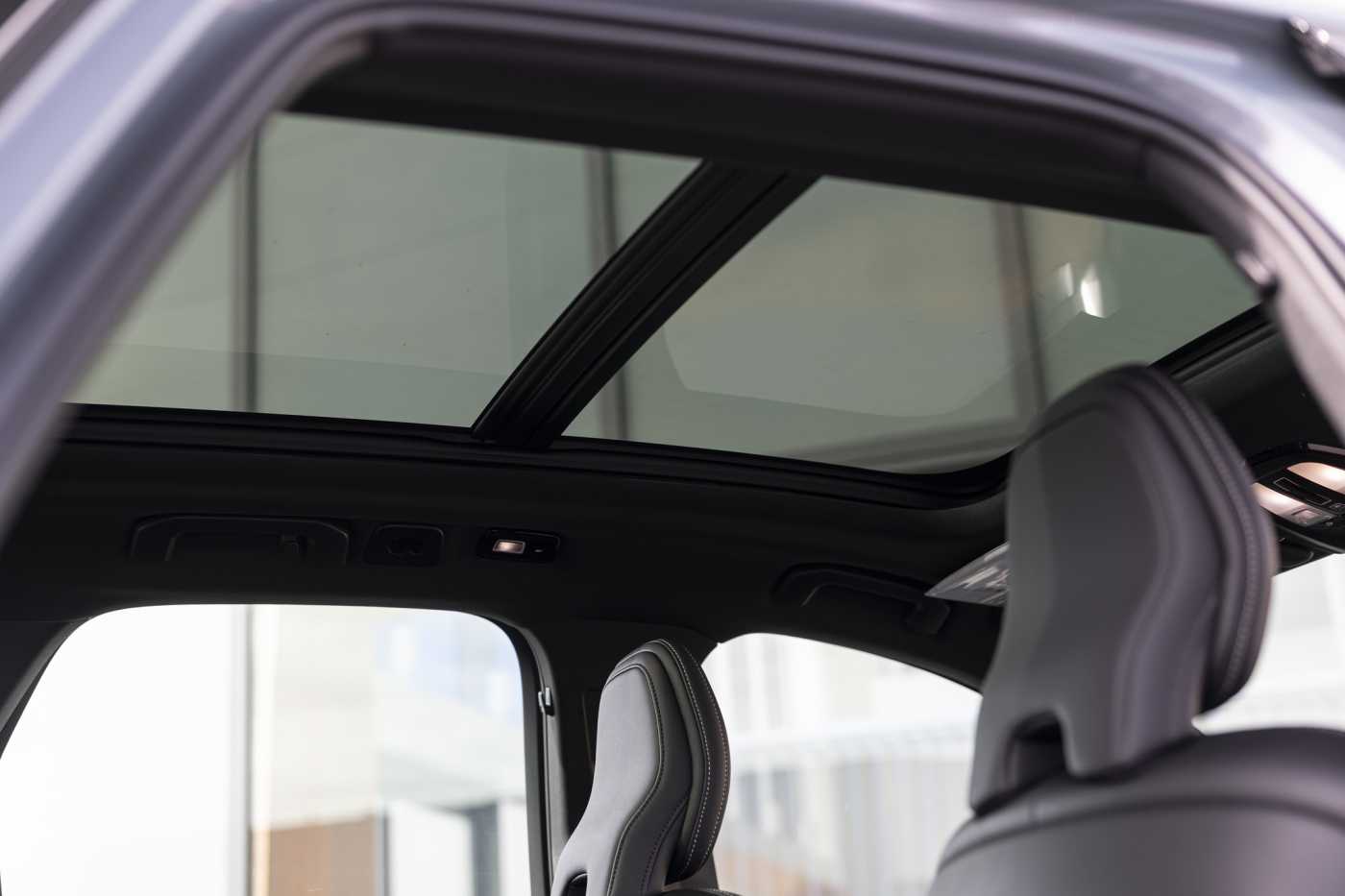 Volvo  XC60 Ultimate, B6 AWD mild hybrid, Petrol, Dark