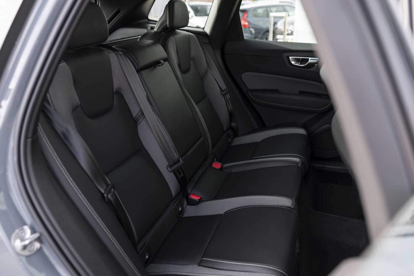Volvo  XC60 Ultimate, B6 AWD mild hybrid, Petrol, Dark