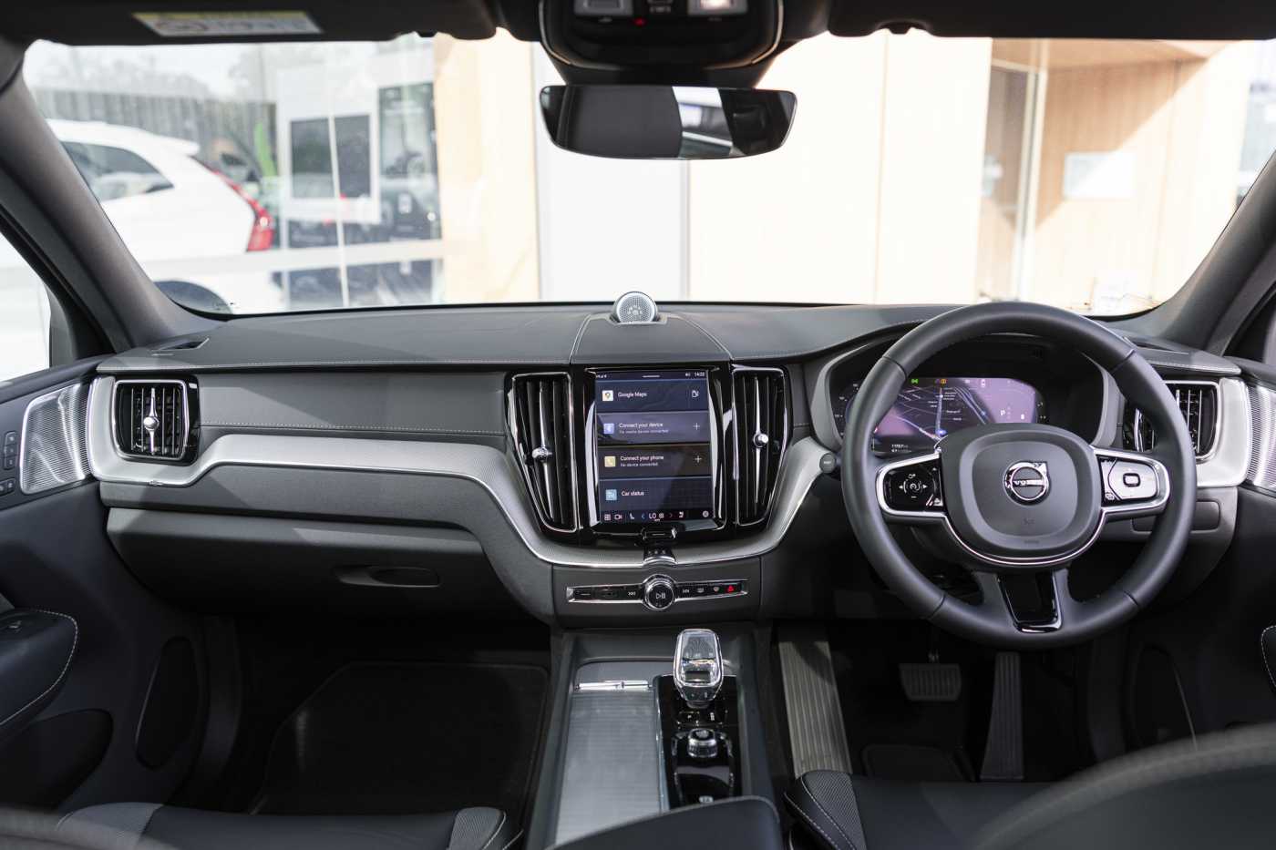 Volvo  XC60 Ultimate, B6 AWD mild hybrid, Petrol, Dark