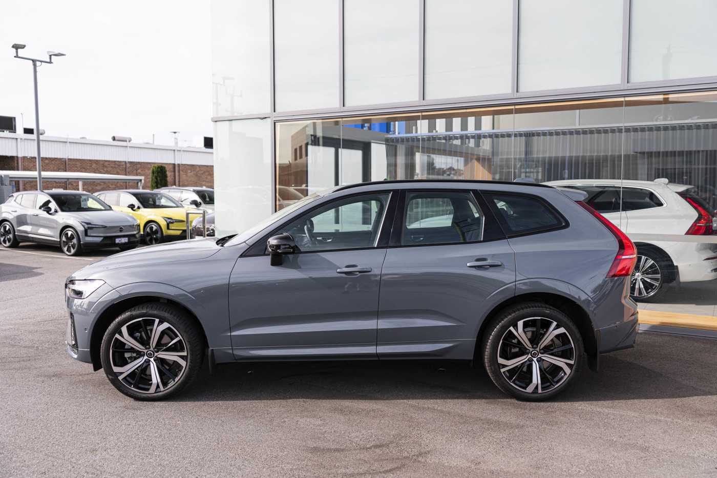 Volvo  XC60 Ultimate, B6 AWD mild hybrid, Petrol, Dark