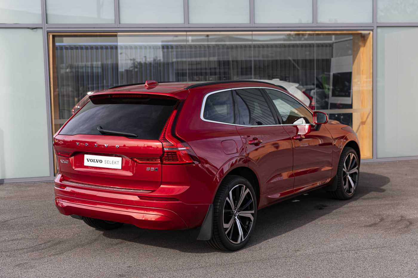 Volvo  XC60 Plus, B5 Mild Hybrid, Petrol