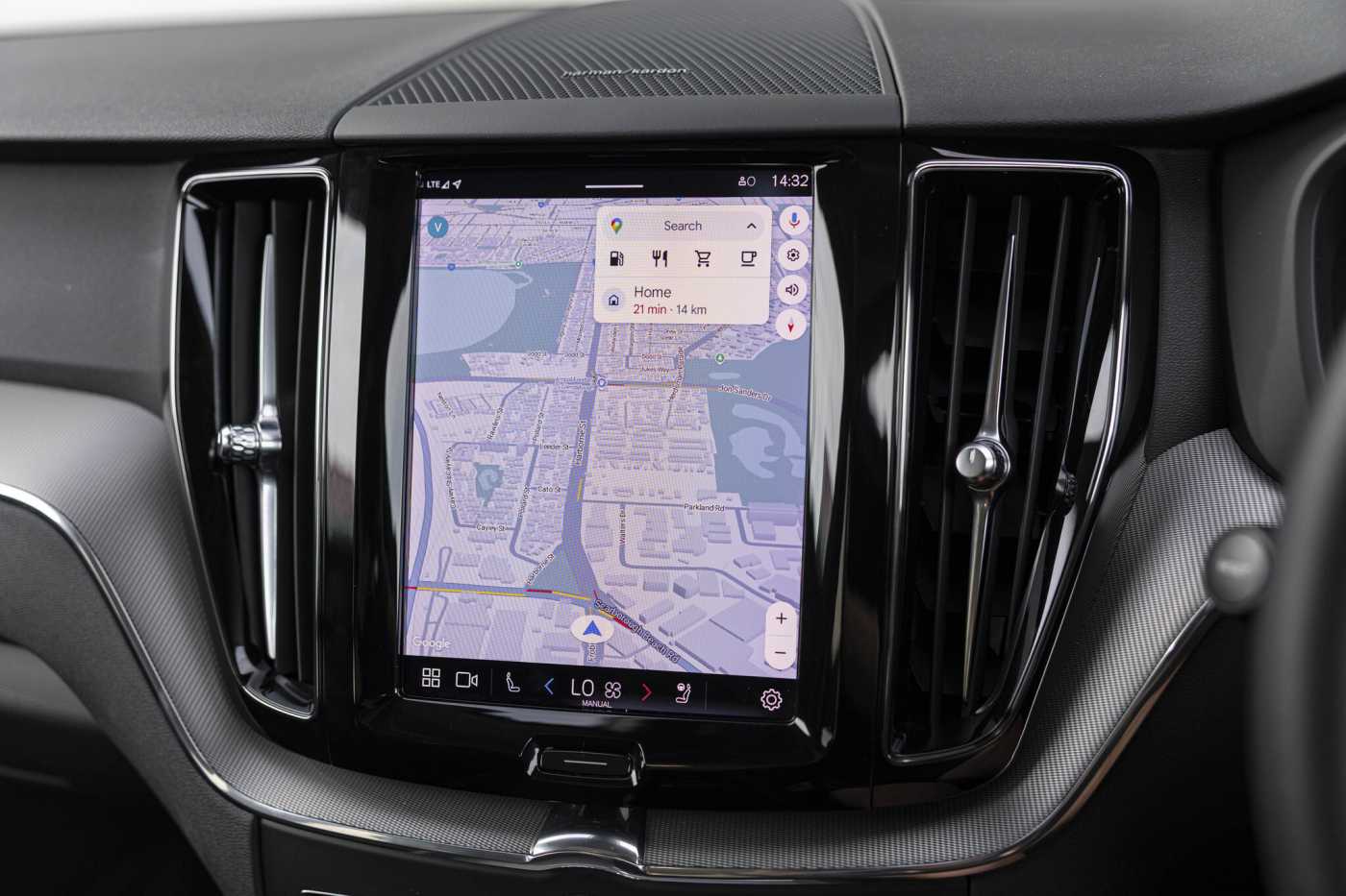 Volvo  XC60 Plus, B5 Mild Hybrid, Petrol