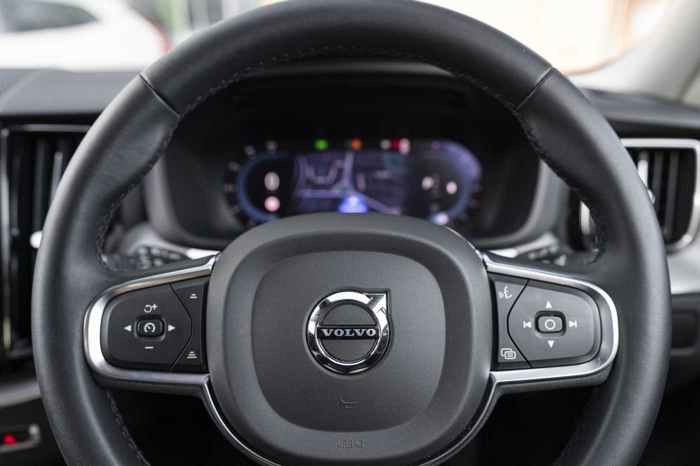 Volvo  XC60 Plus, B5 Mild Hybrid, Petrol