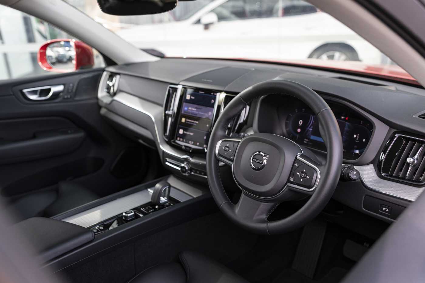 Volvo  XC60 Plus, B5 Mild Hybrid, Petrol