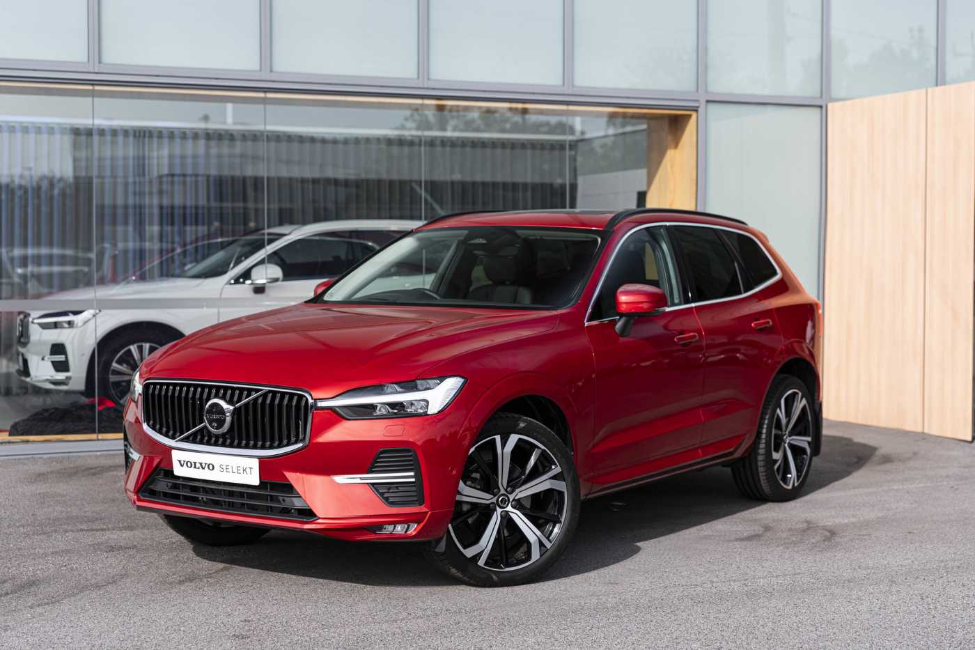 Volvo  XC60 Plus, B5 Mild Hybrid, Petrol