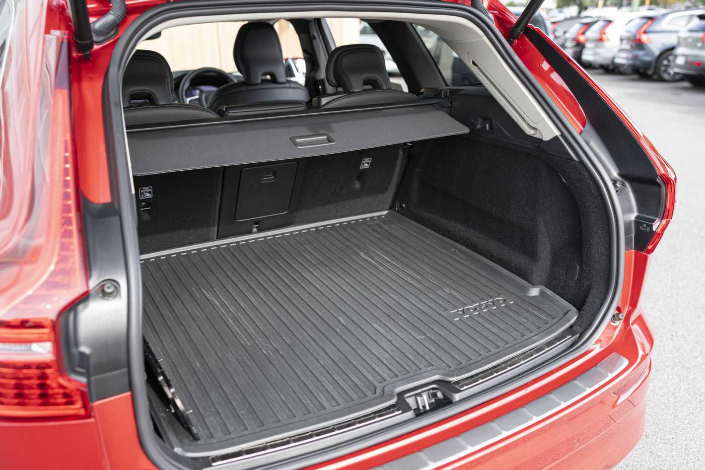 Volvo  XC60 Plus, B5 Mild Hybrid, Petrol