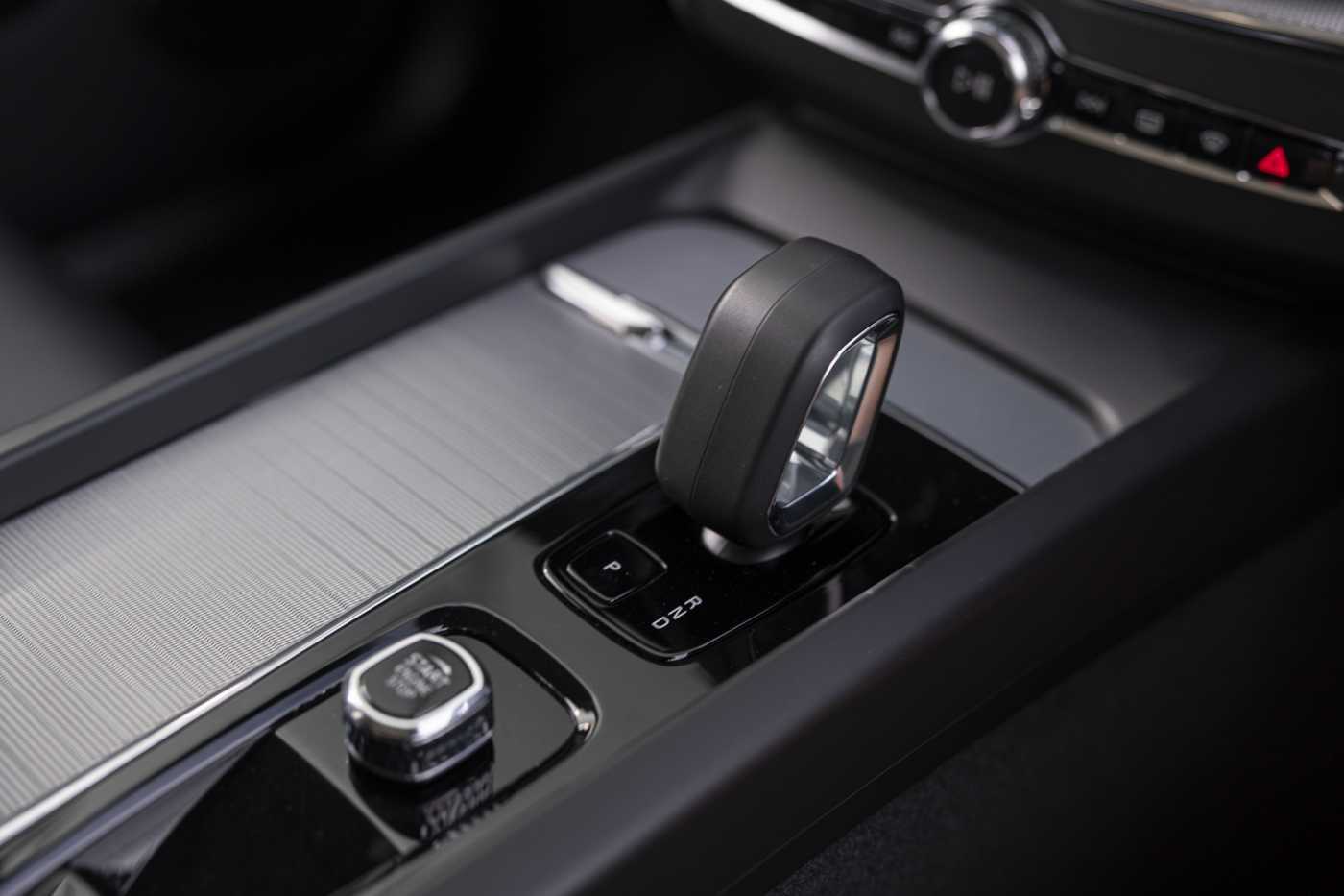 Volvo  XC60 Plus, B5 Mild Hybrid, Petrol