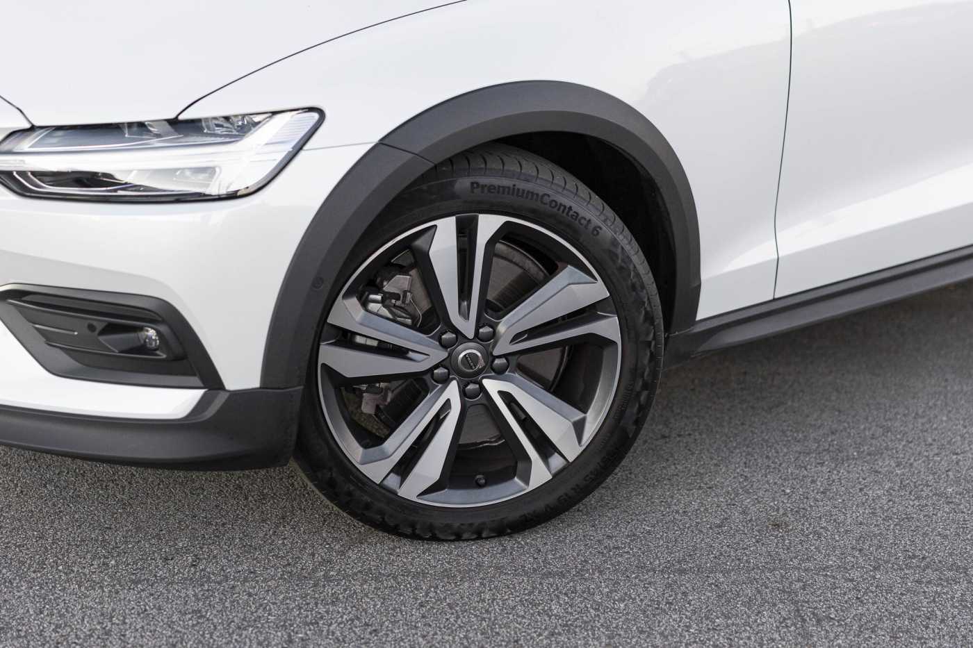 Volvo  V60 Cross Country Ultimate, B5 AWD Mild hybrid, Petrol, Bright