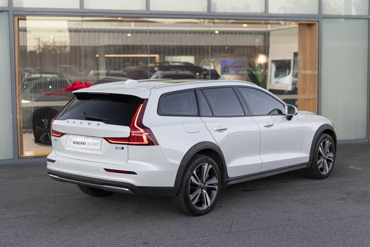 Volvo  V60 Cross Country Ultimate, B5 AWD Mild hybrid, Petrol, Bright