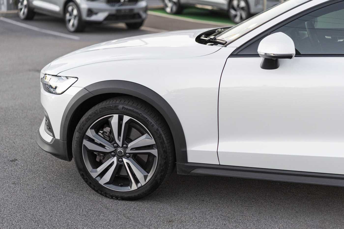 Volvo  V60 Cross Country Ultimate, B5 AWD Mild hybrid, Petrol, Bright