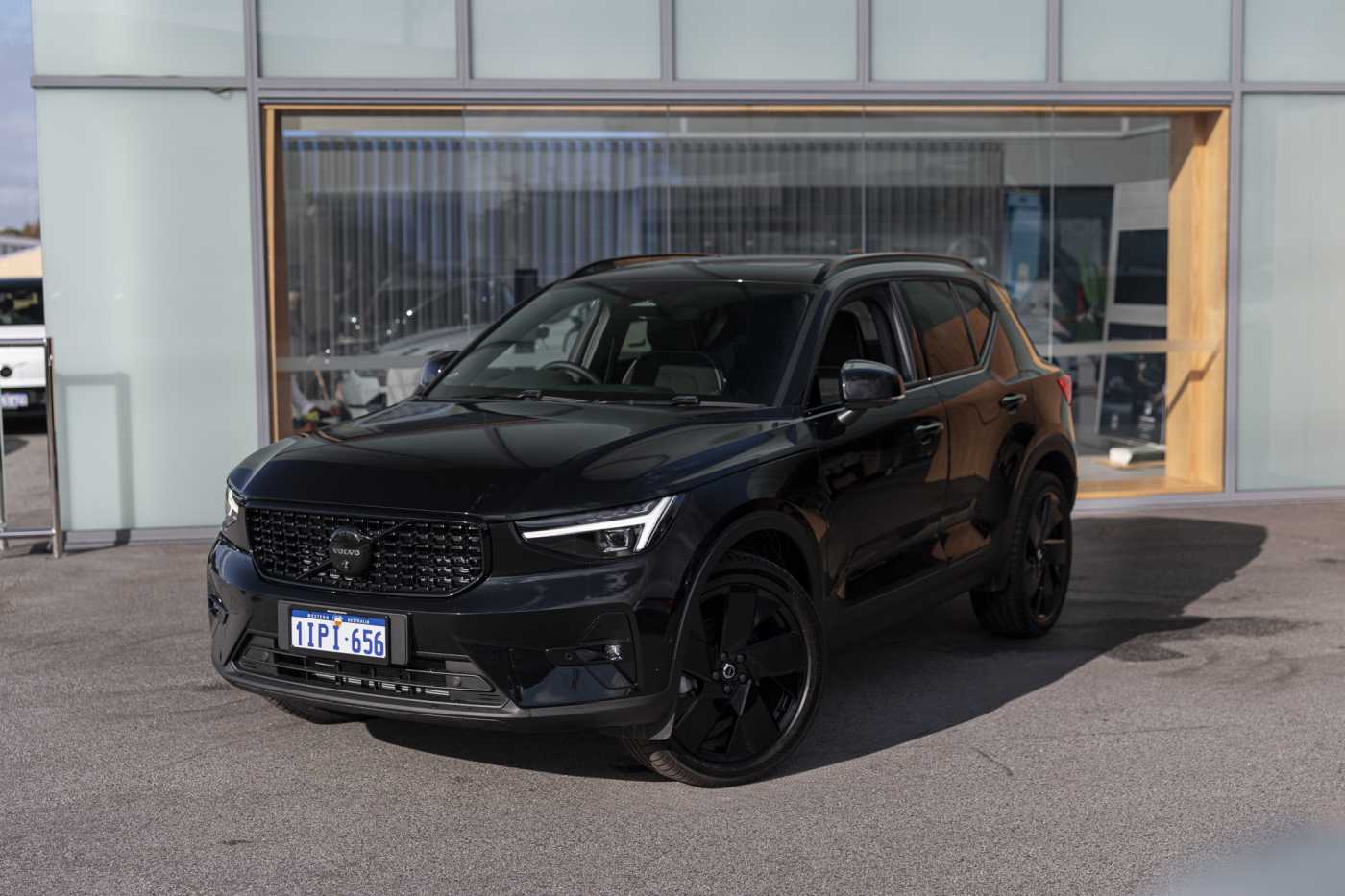 Volvo  XZ MY25 Black Edition AWD