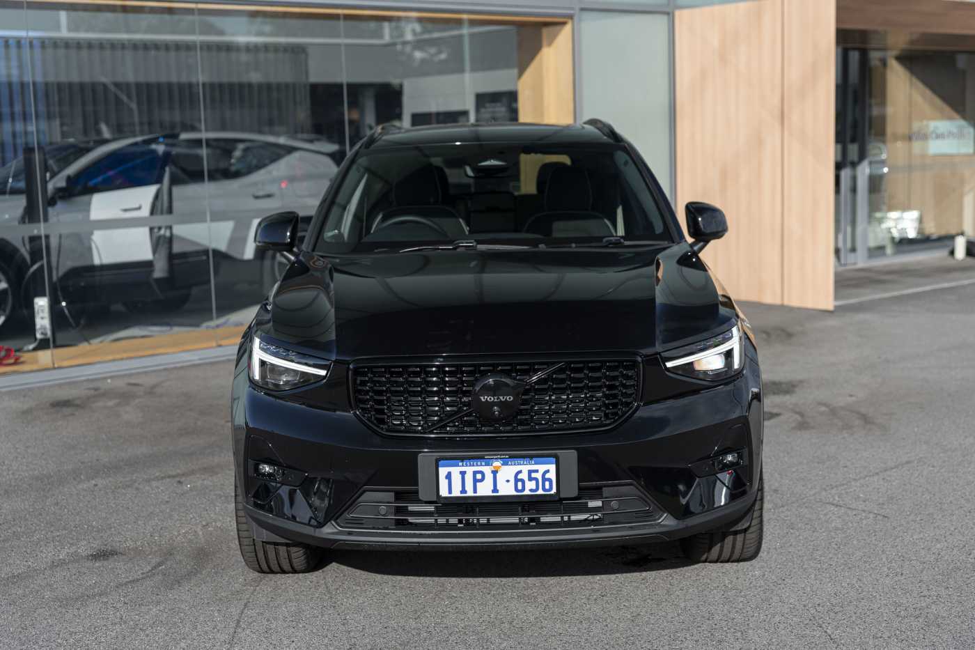 Volvo  XZ MY25 Black Edition AWD