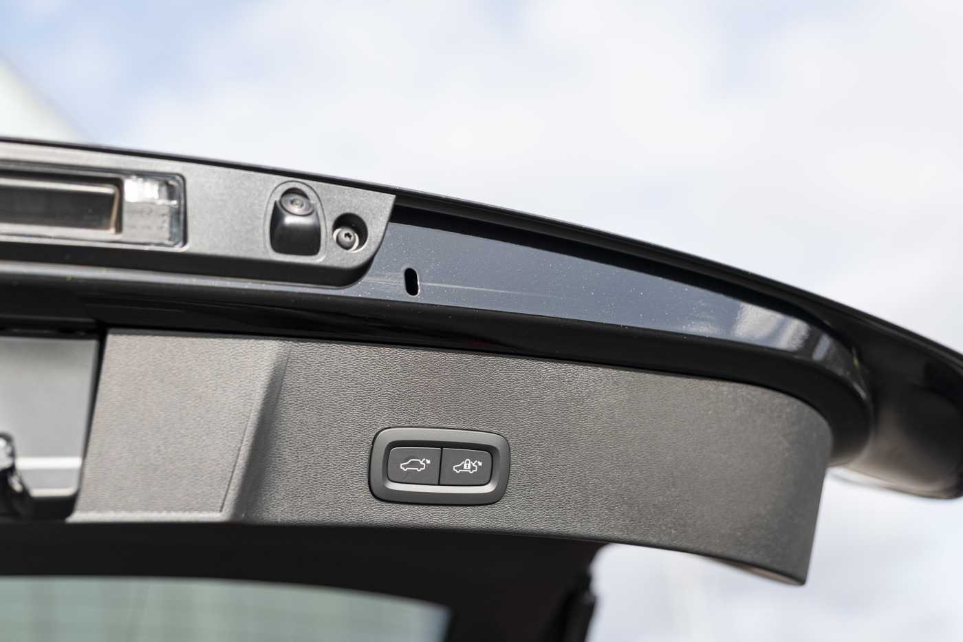 Volvo  XZ MY25 Black Edition AWD
