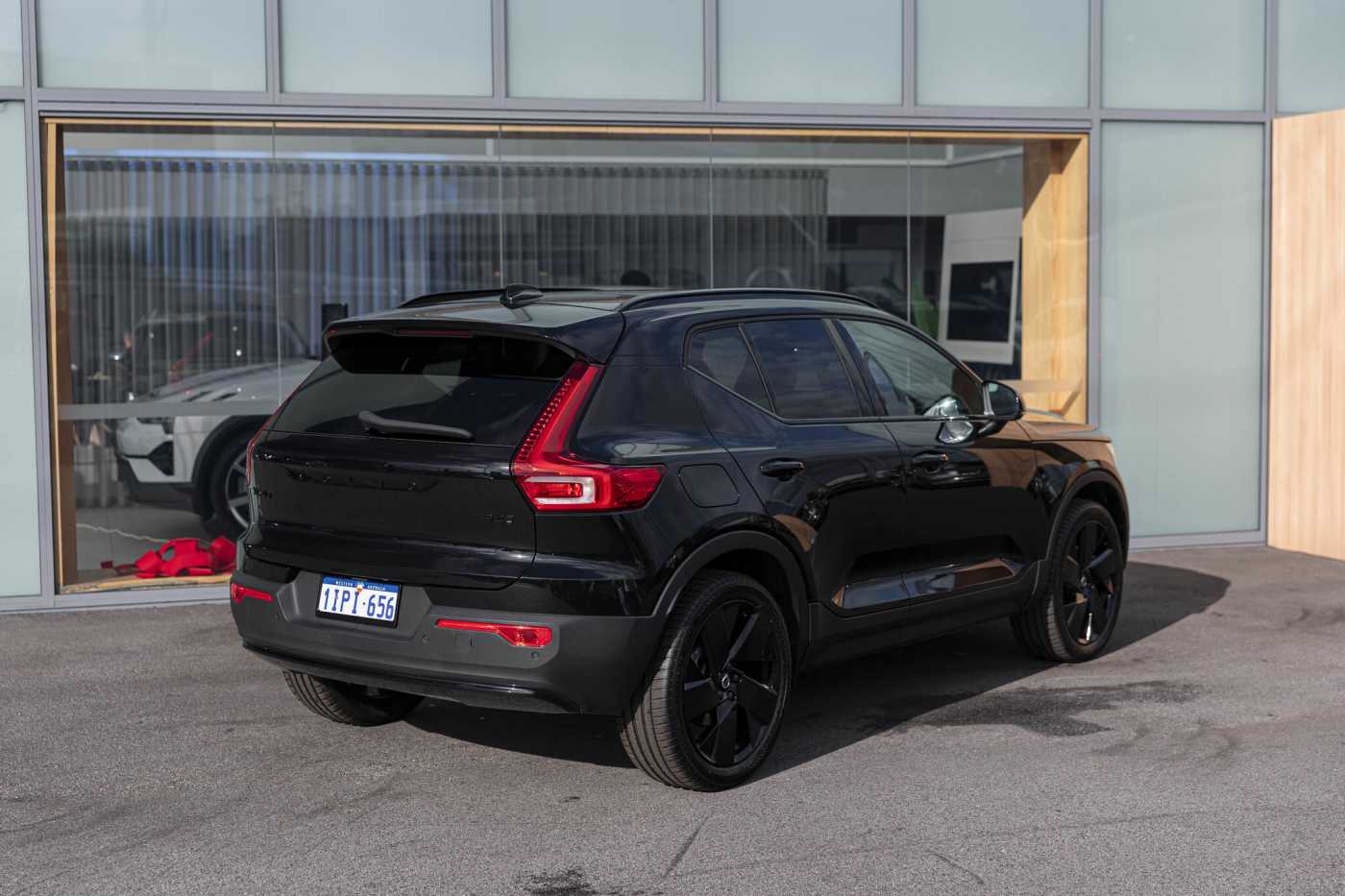 Volvo  XZ MY25 Black Edition AWD