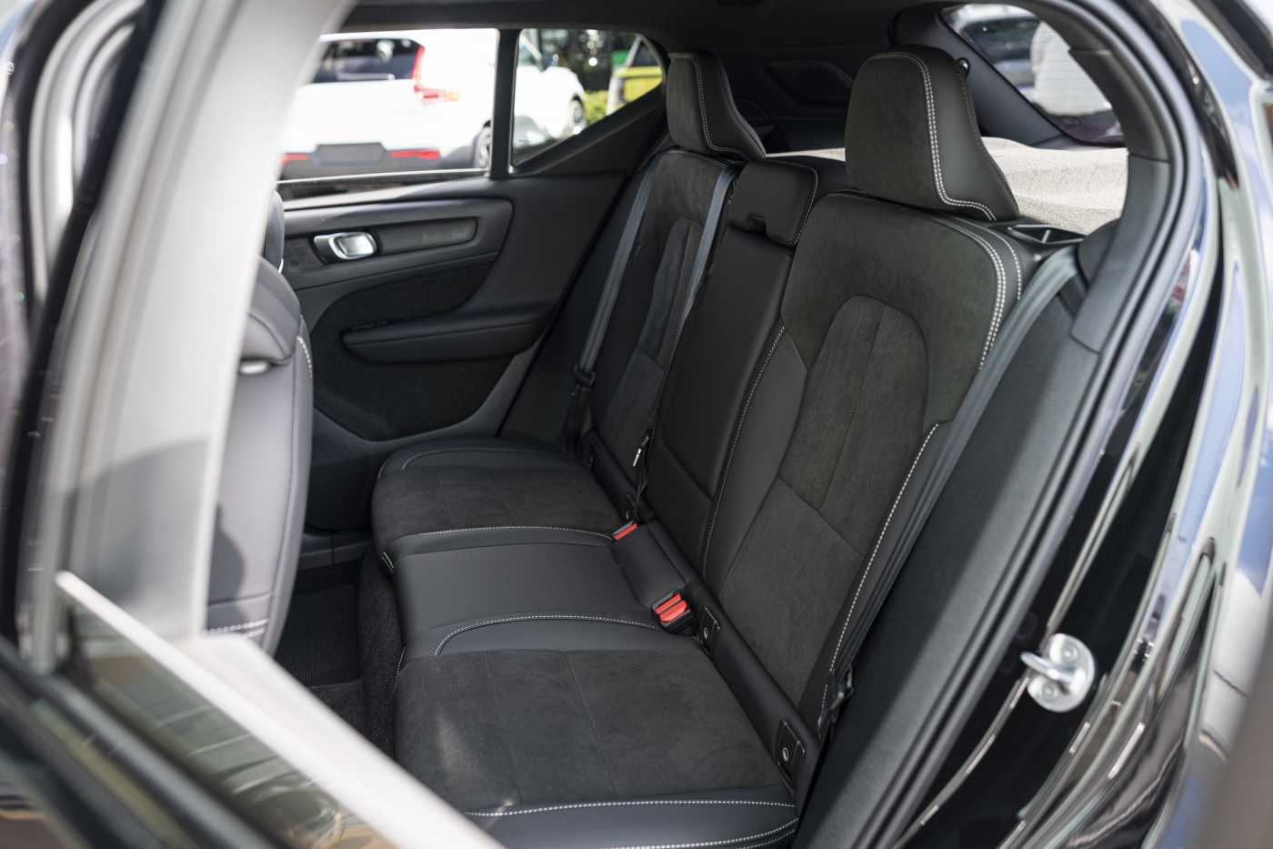 Volvo  XZ MY25 Black Edition AWD