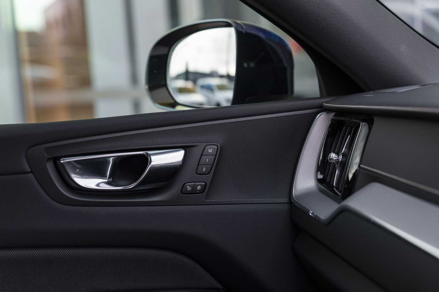 Volvo  XC60 T6 R-Design AWD
