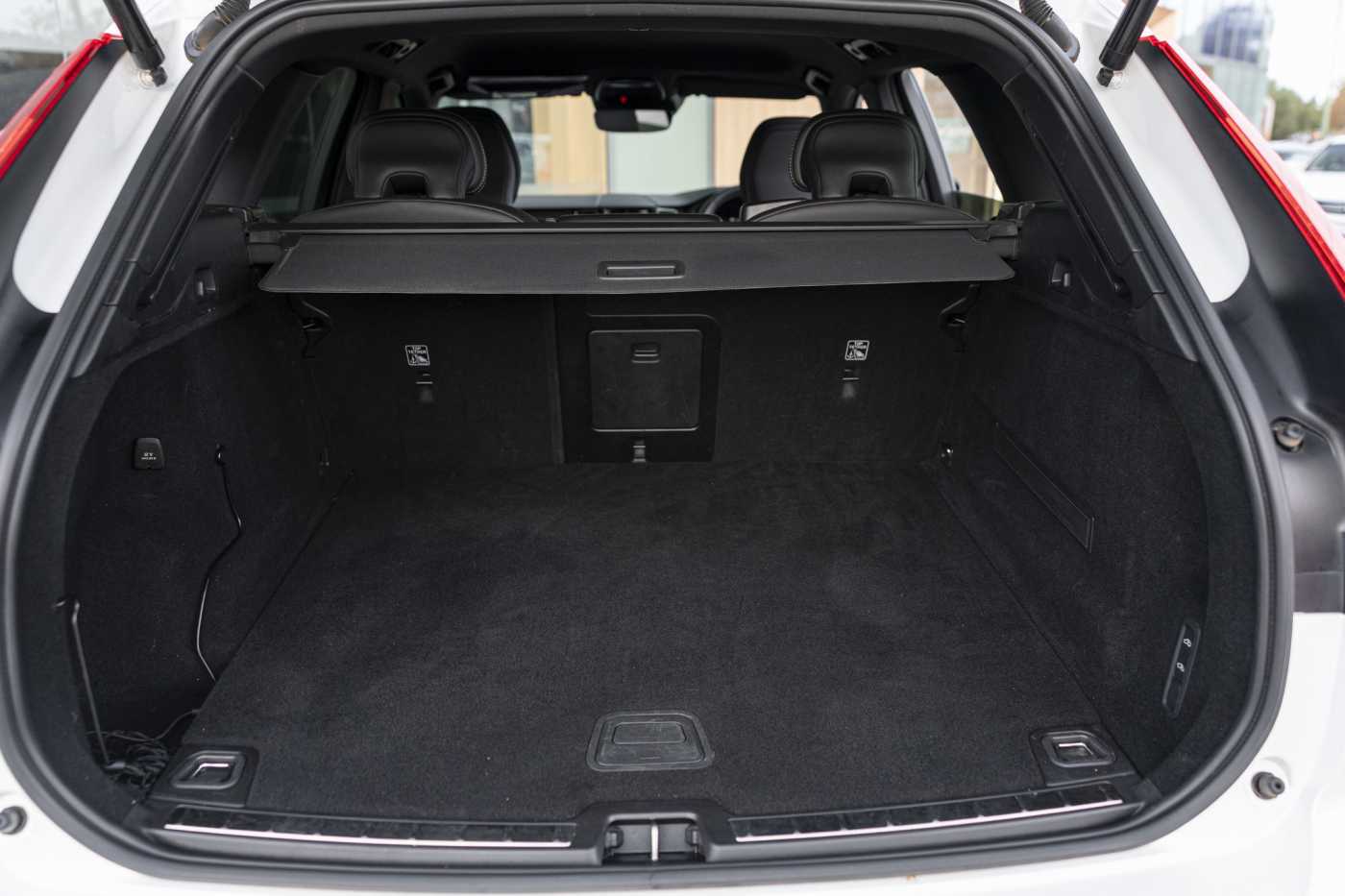 Volvo  XC60 T6 R-Design AWD